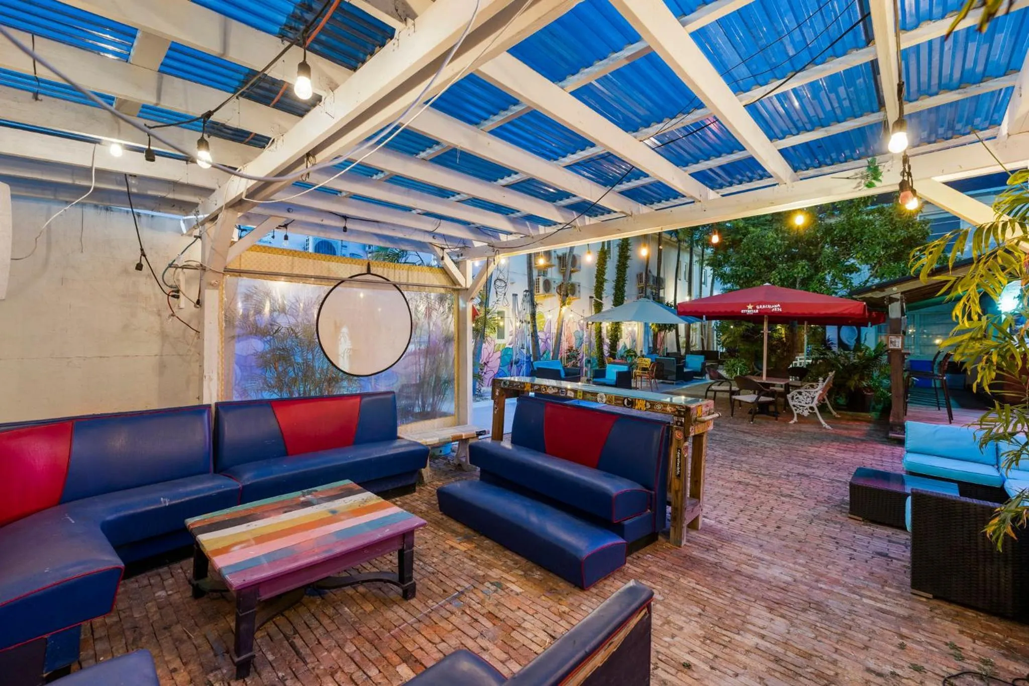Patio in The New Yorker Hotel Miami