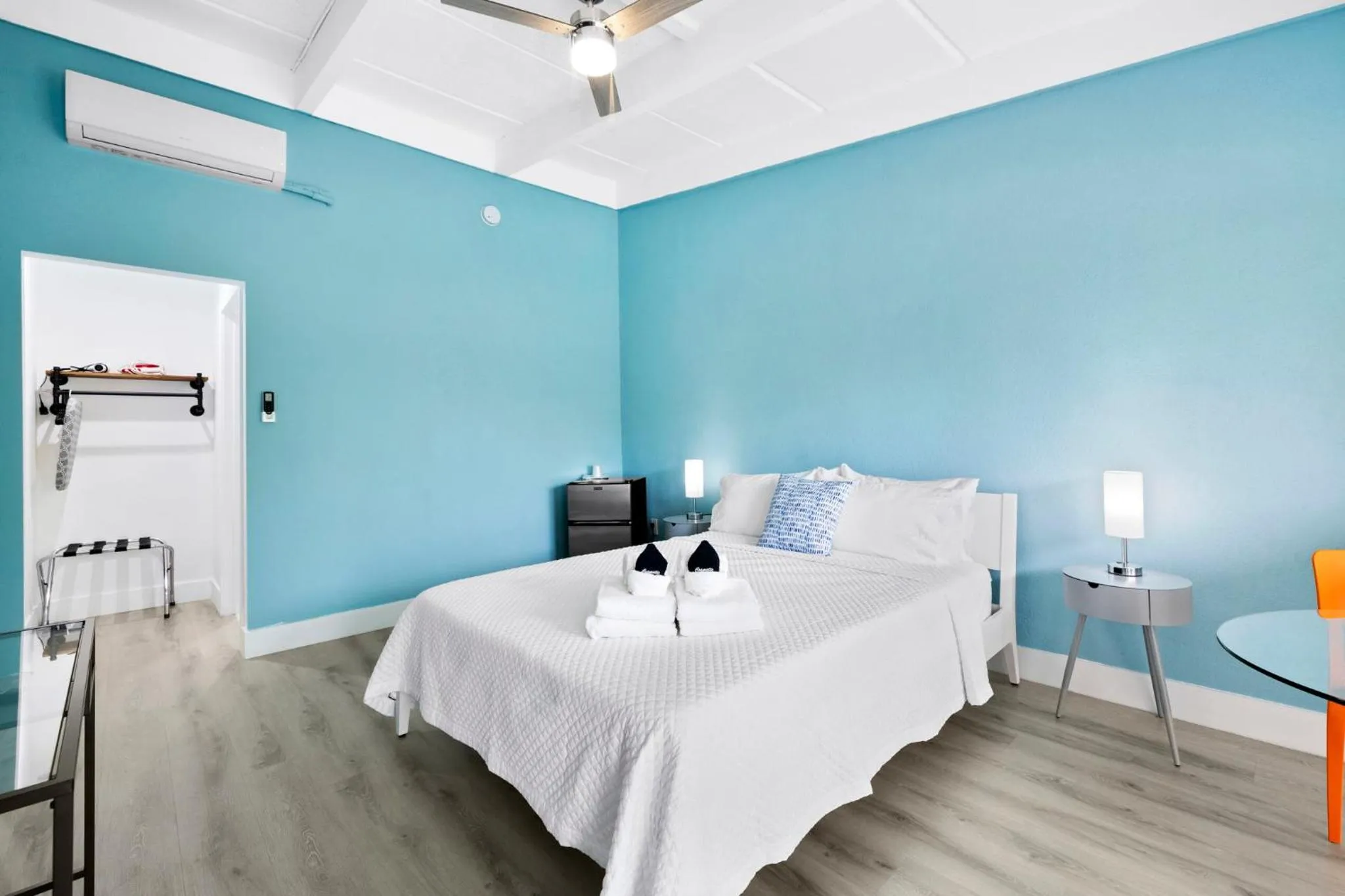 Bed in The New Yorker Hotel Miami