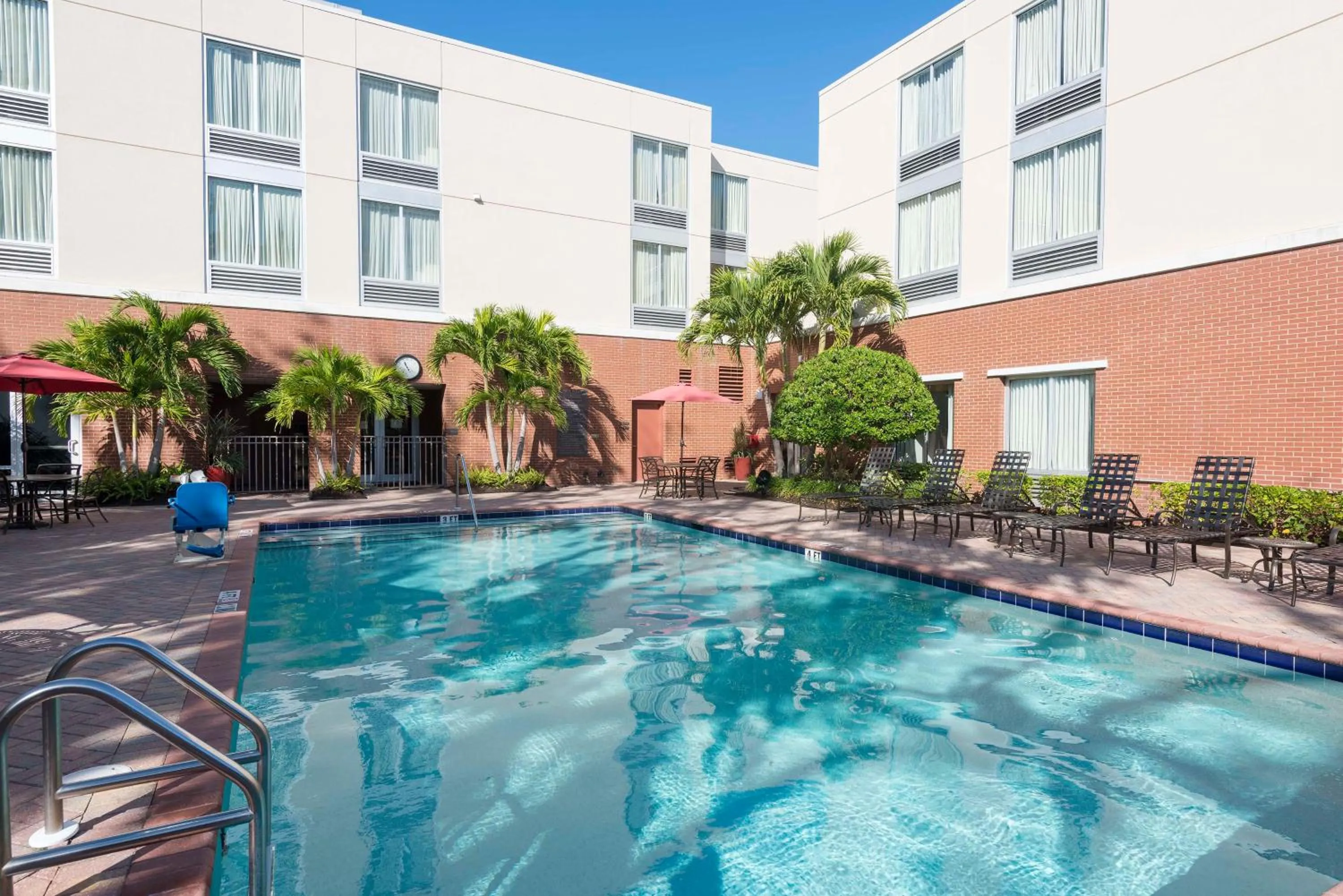 Swimming pool in Hyatt Place Sarasota/Bradenton