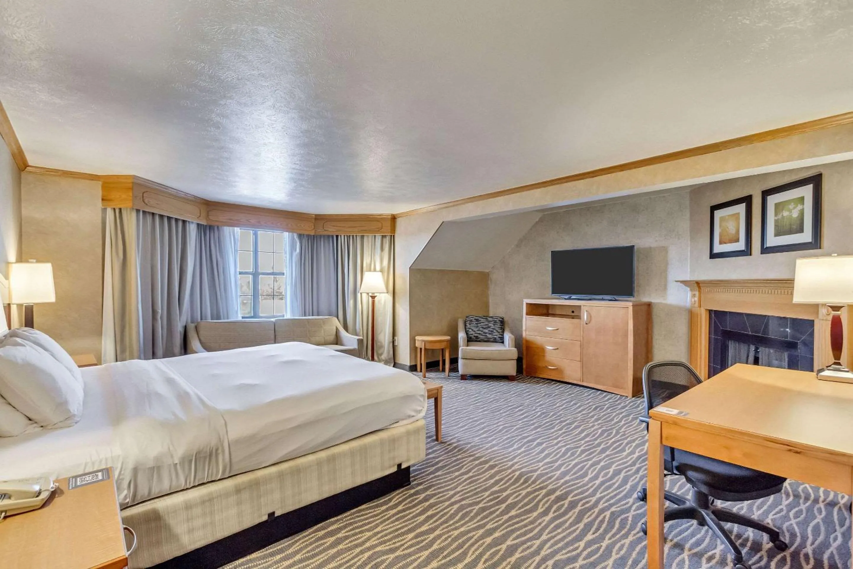 Bedroom, Bed in Radisson Hotel Salt Lake City Airport