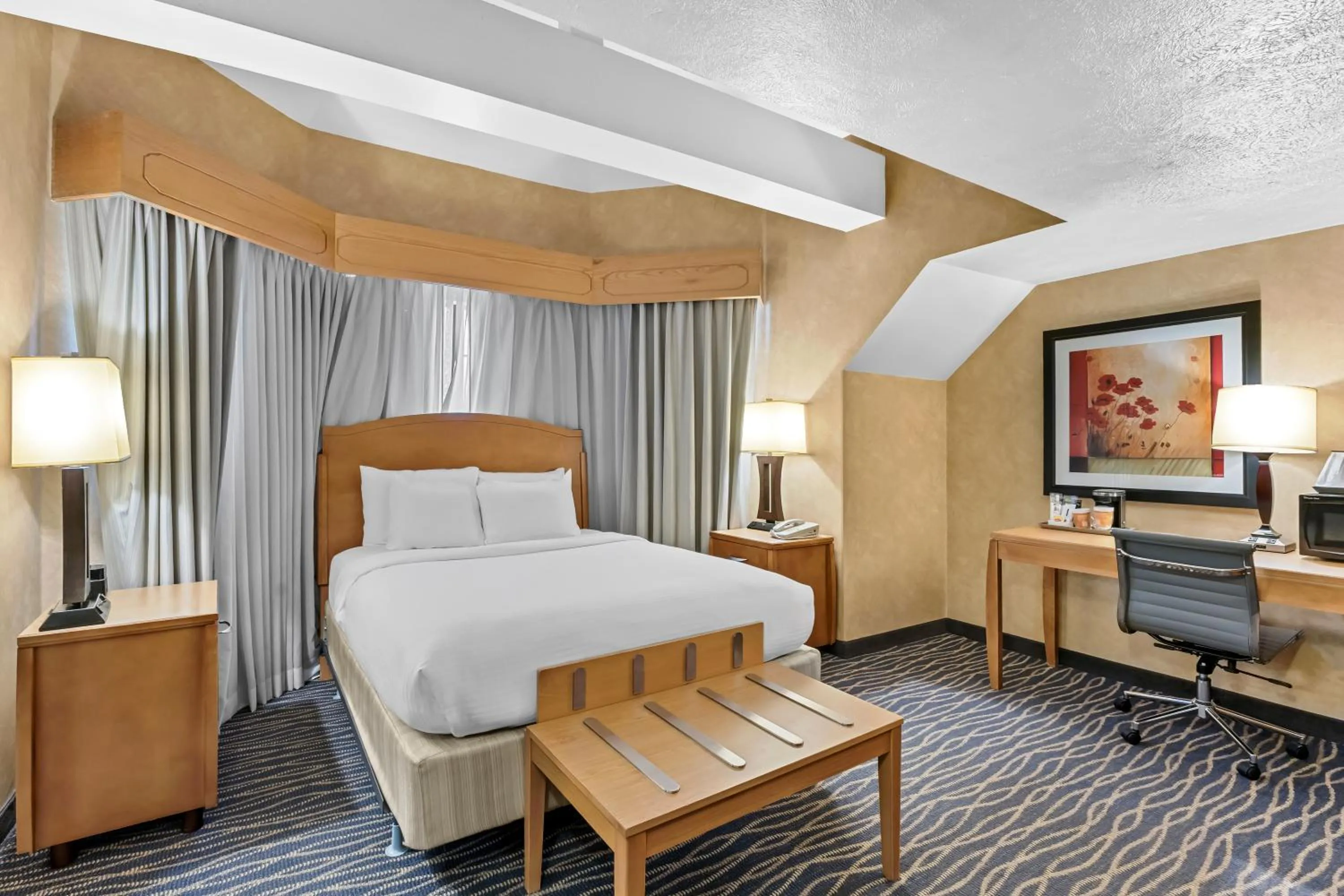 Bed in Radisson Hotel Salt Lake City Airport