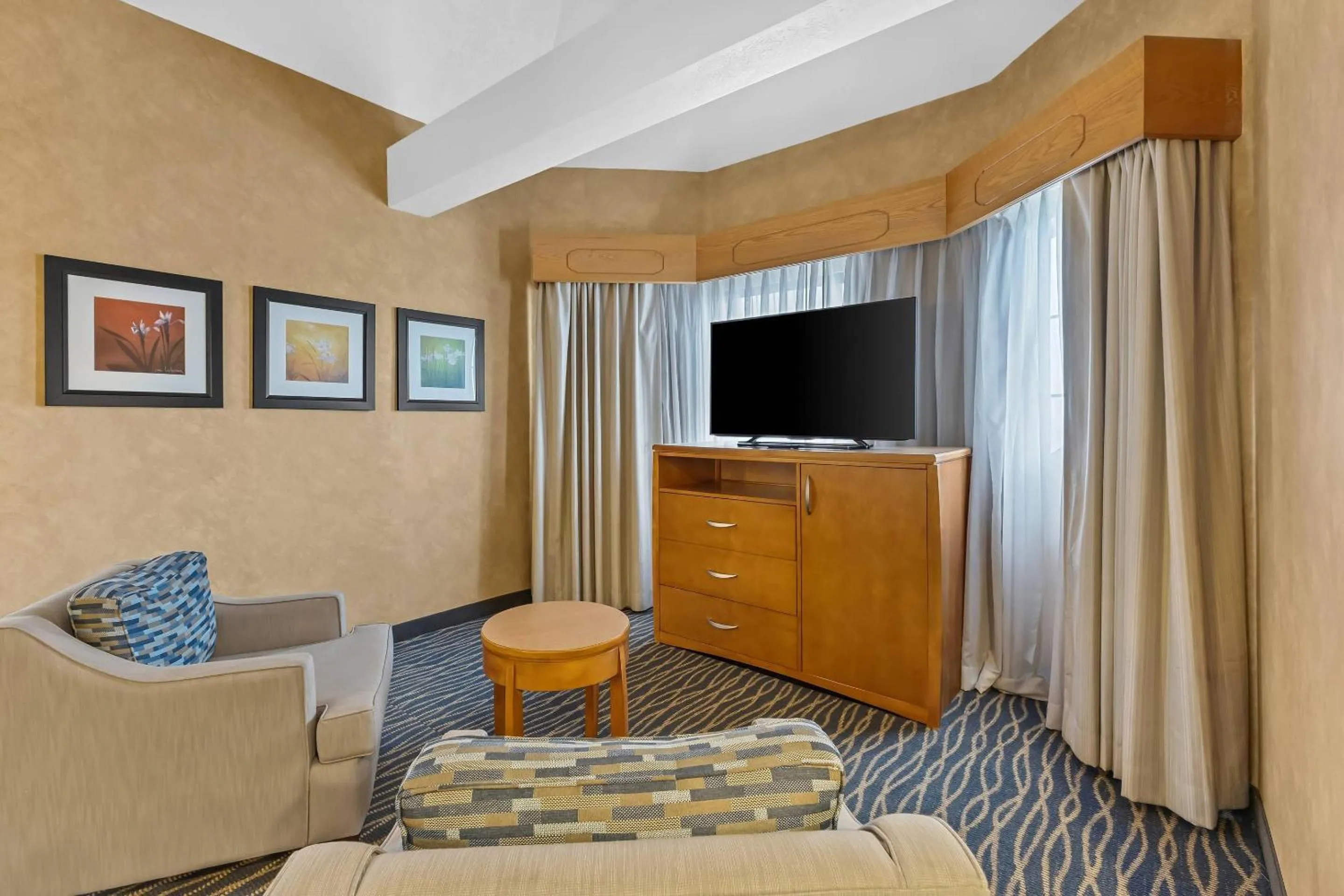 Bedroom in Radisson Hotel Salt Lake City Airport