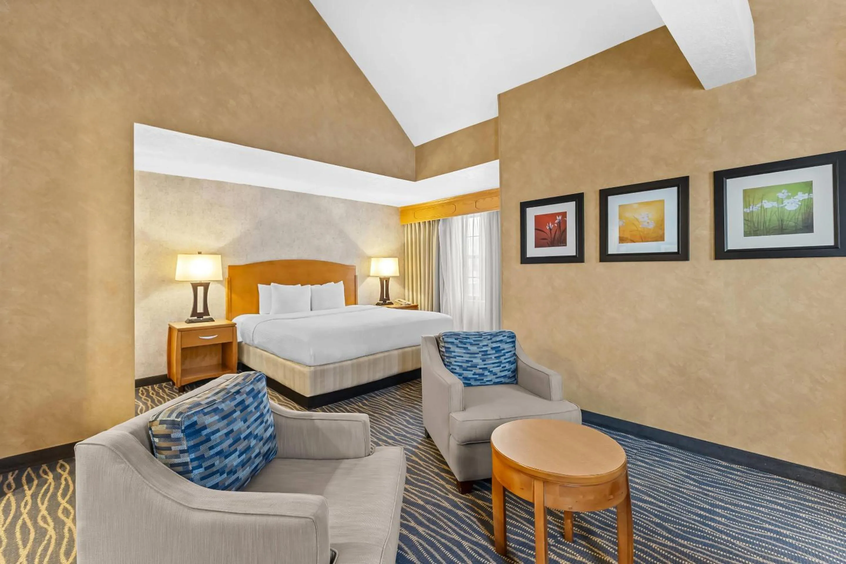 Bedroom, Bed in Radisson Hotel Salt Lake City Airport