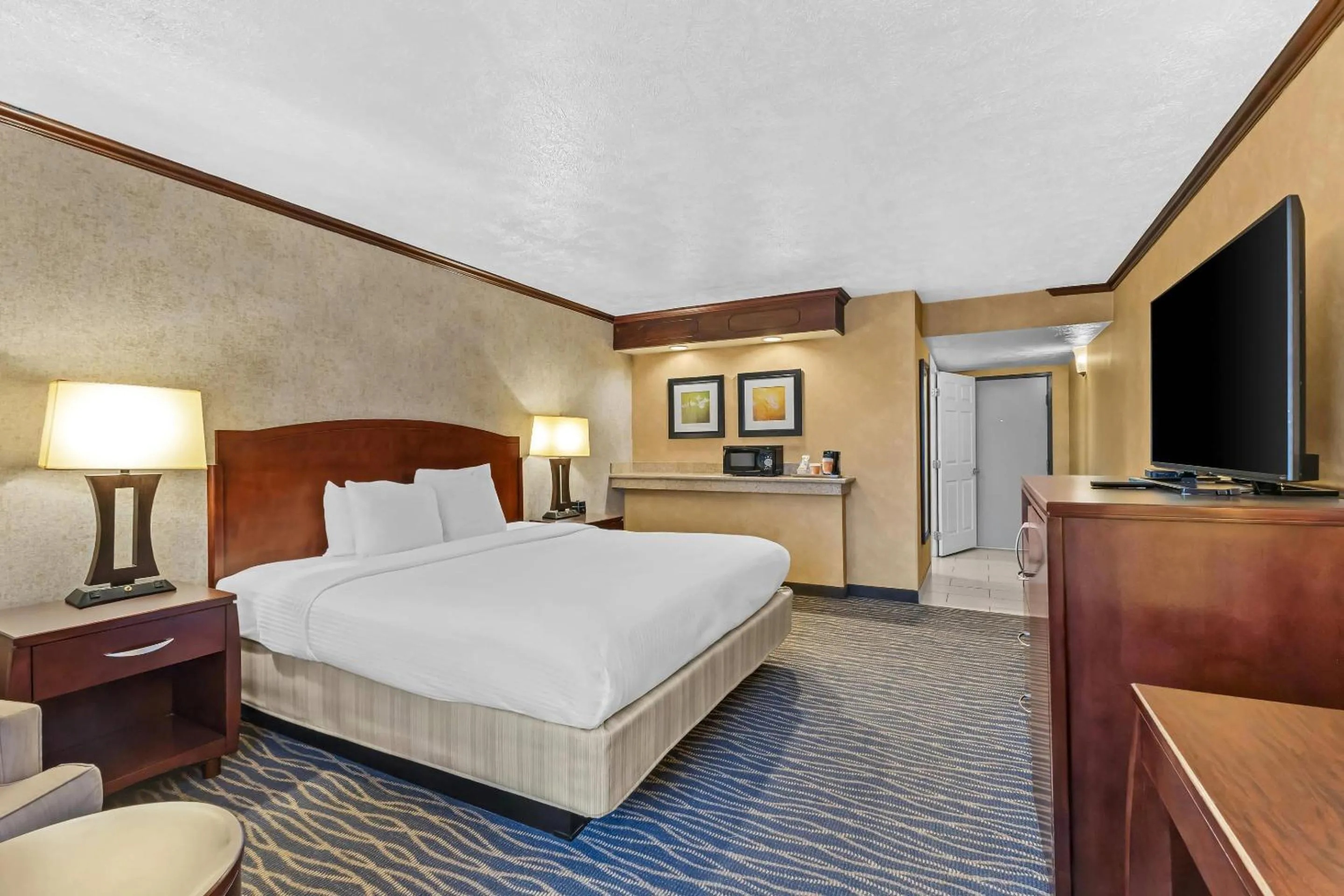 Bedroom, Bed in Radisson Hotel Salt Lake City Airport