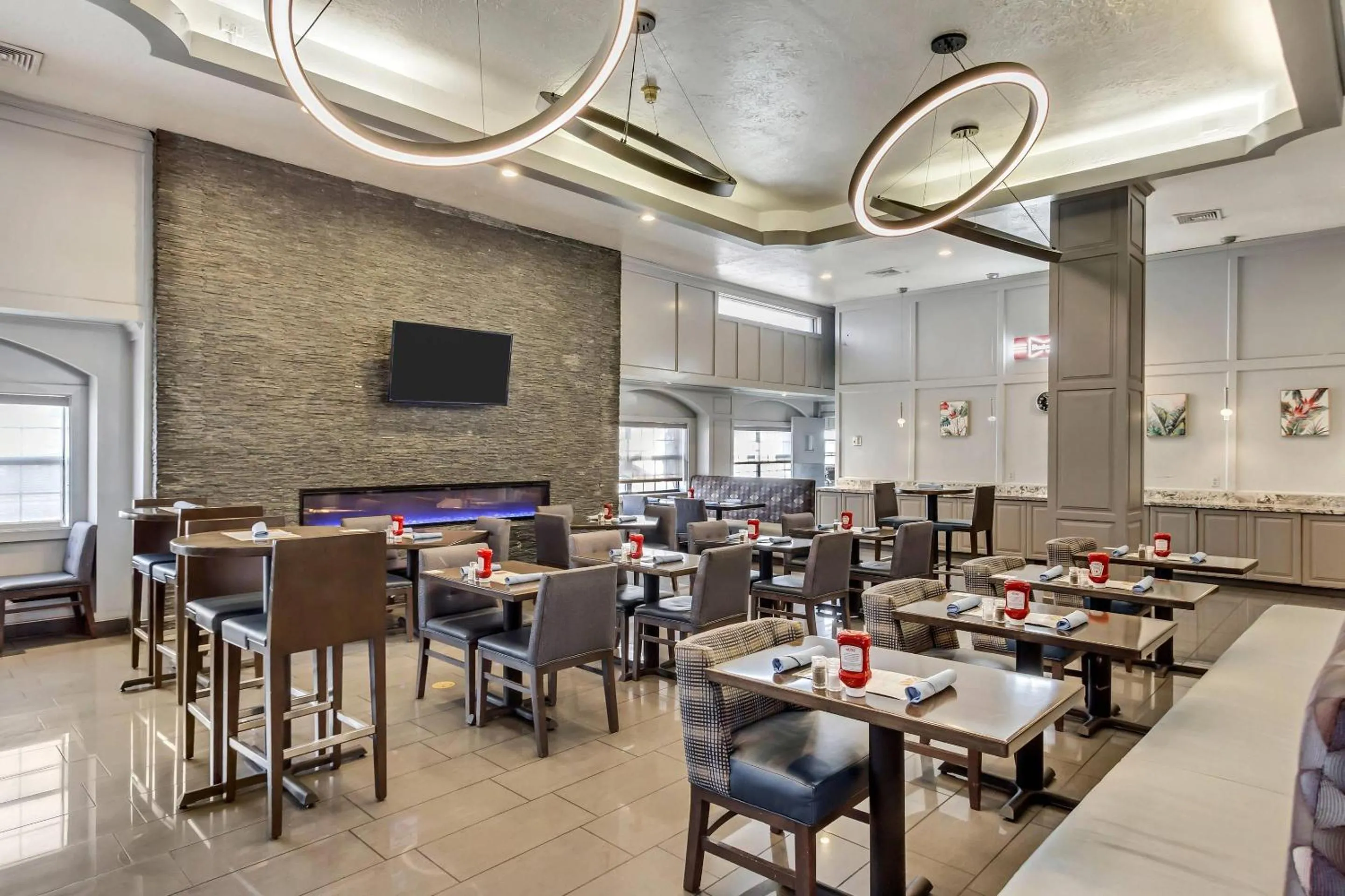 Restaurant/places to eat in Radisson Hotel Salt Lake City Airport