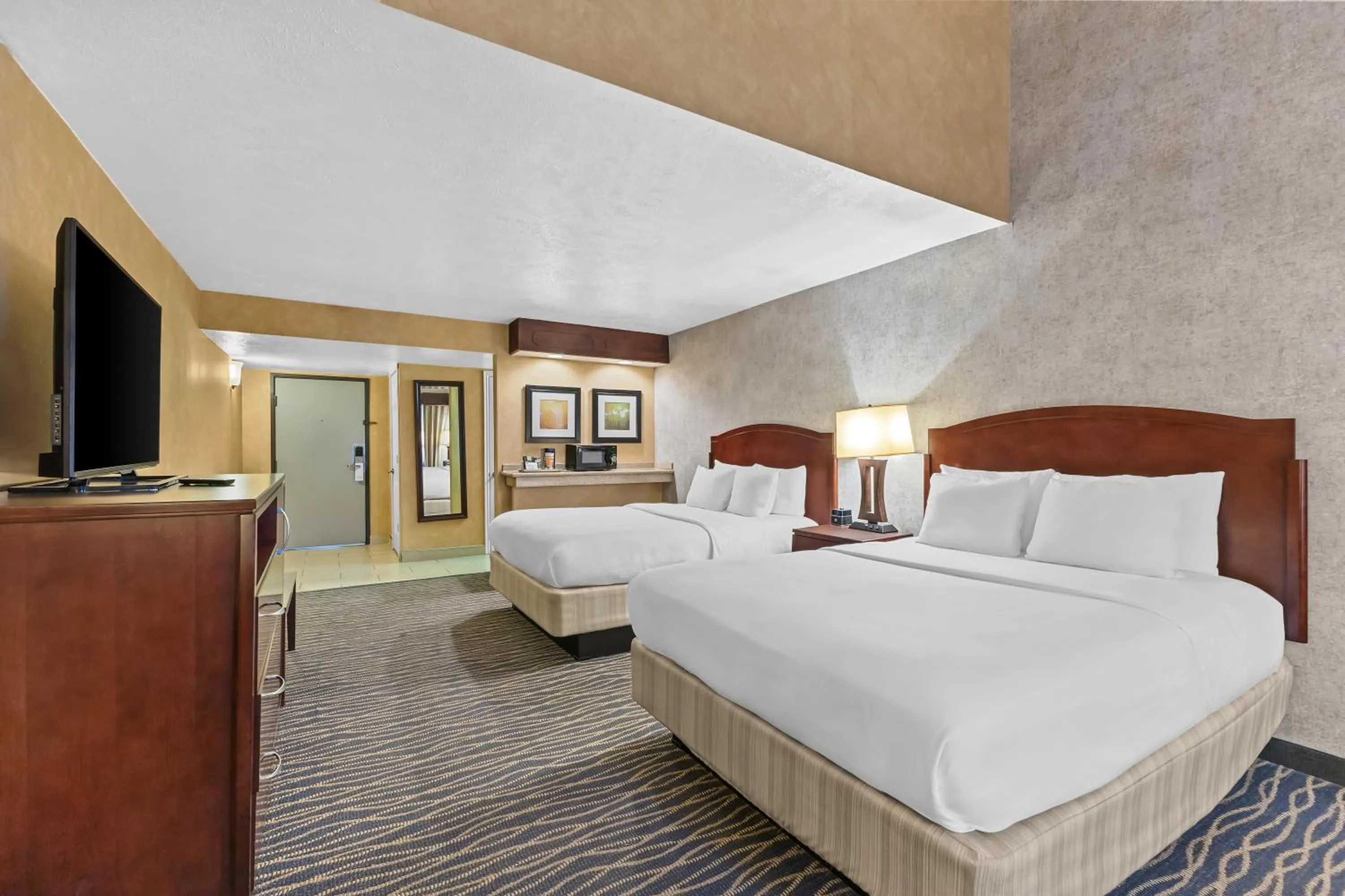 Bed in Radisson Hotel Salt Lake City Airport