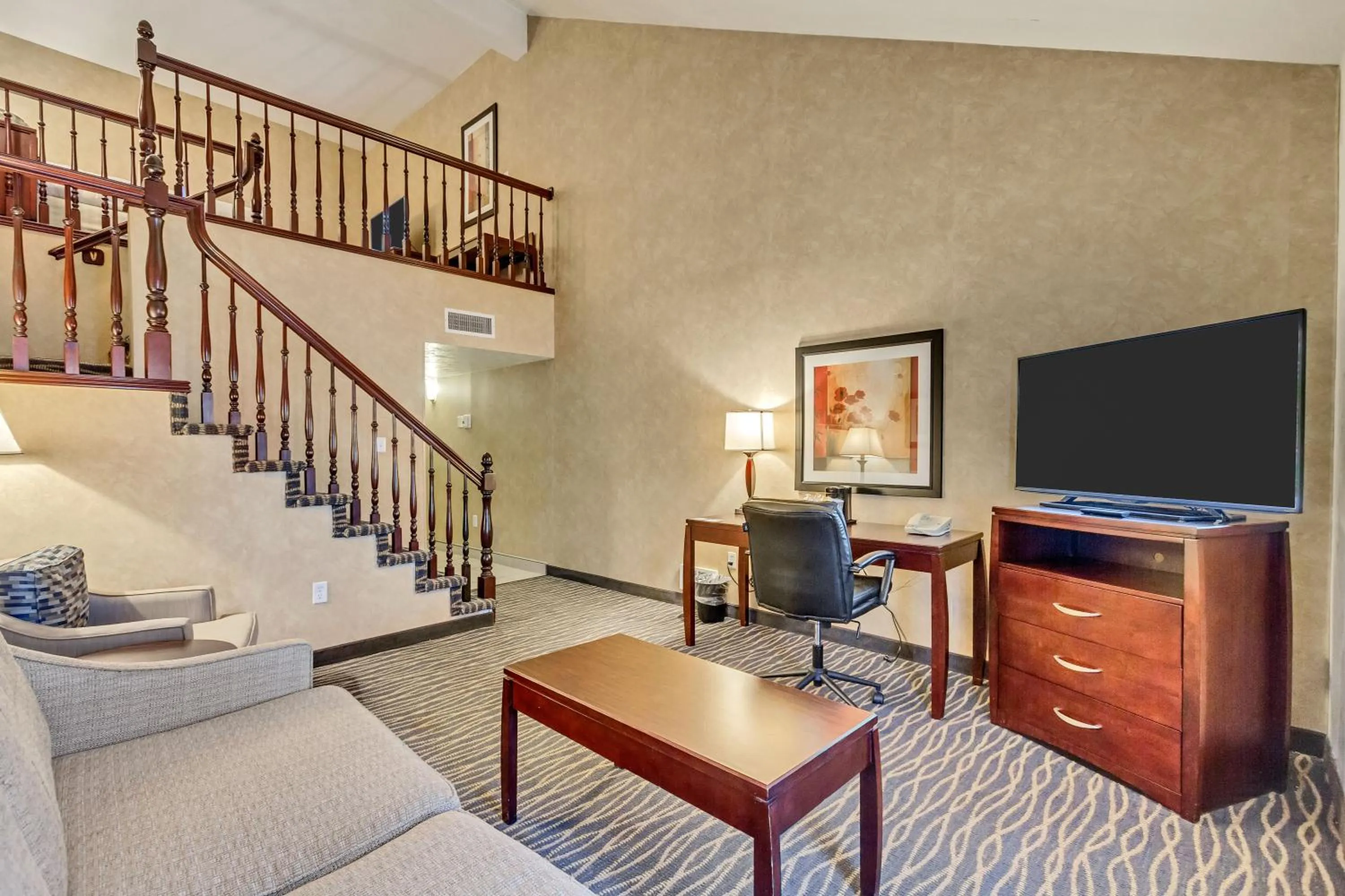 Seating area in Radisson Hotel Salt Lake City Airport