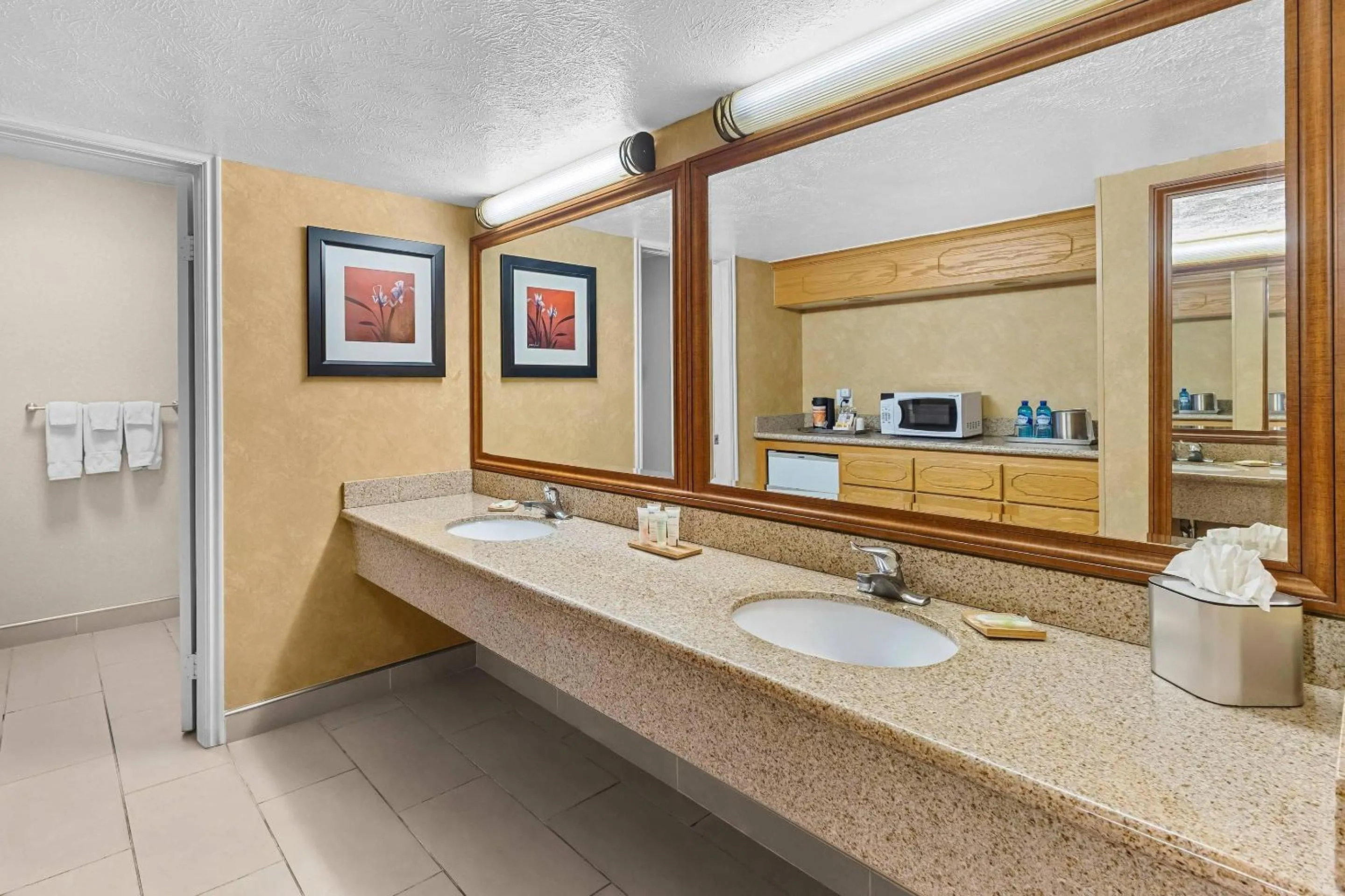 Bedroom in Radisson Hotel Salt Lake City Airport