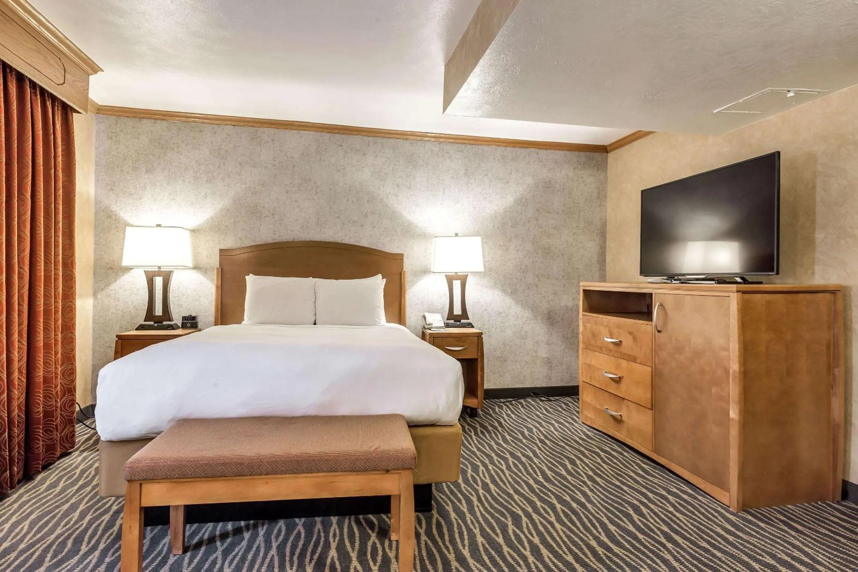 Bedroom, Bed in Radisson Hotel Salt Lake City Airport