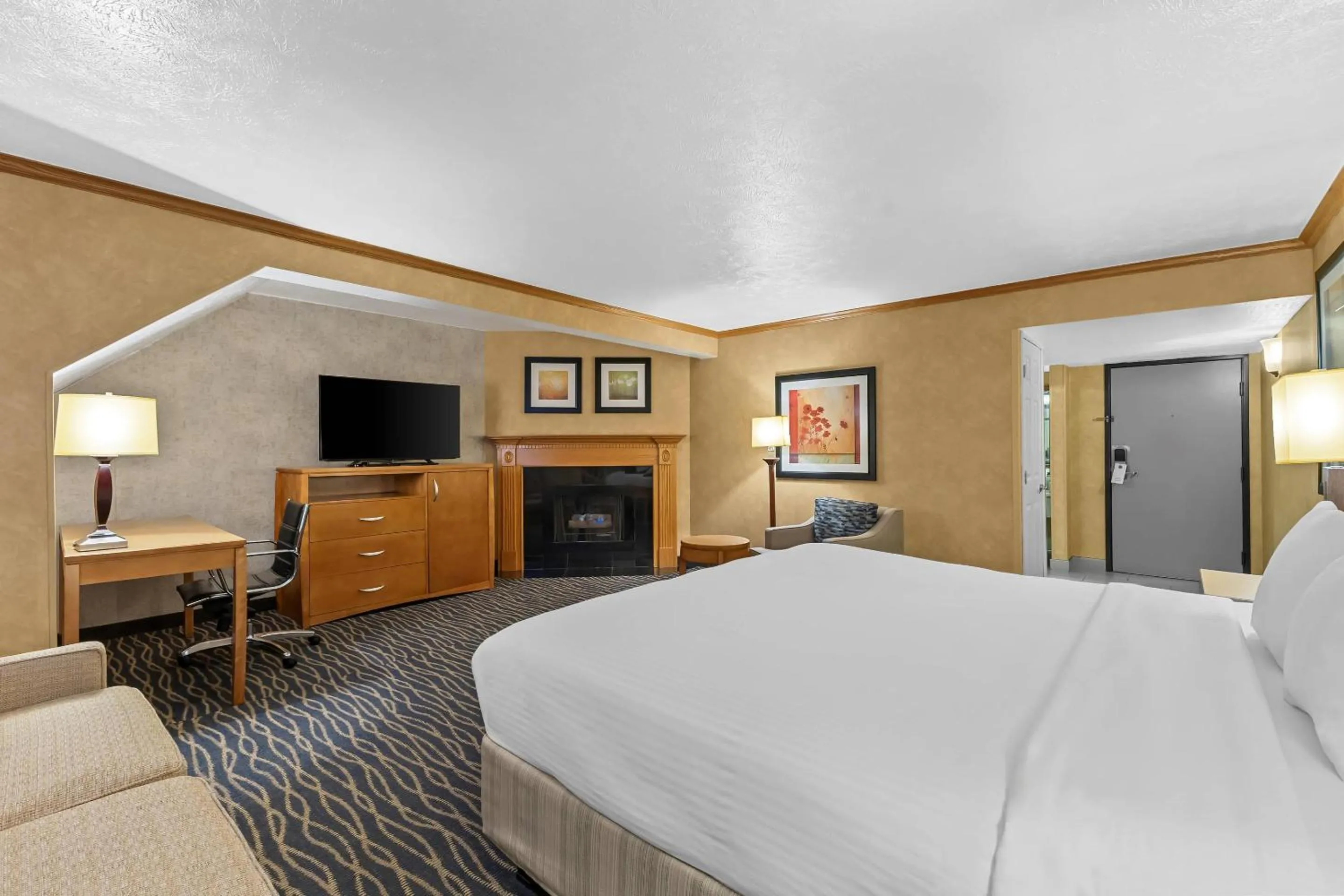 Bedroom, Bed in Radisson Hotel Salt Lake City Airport