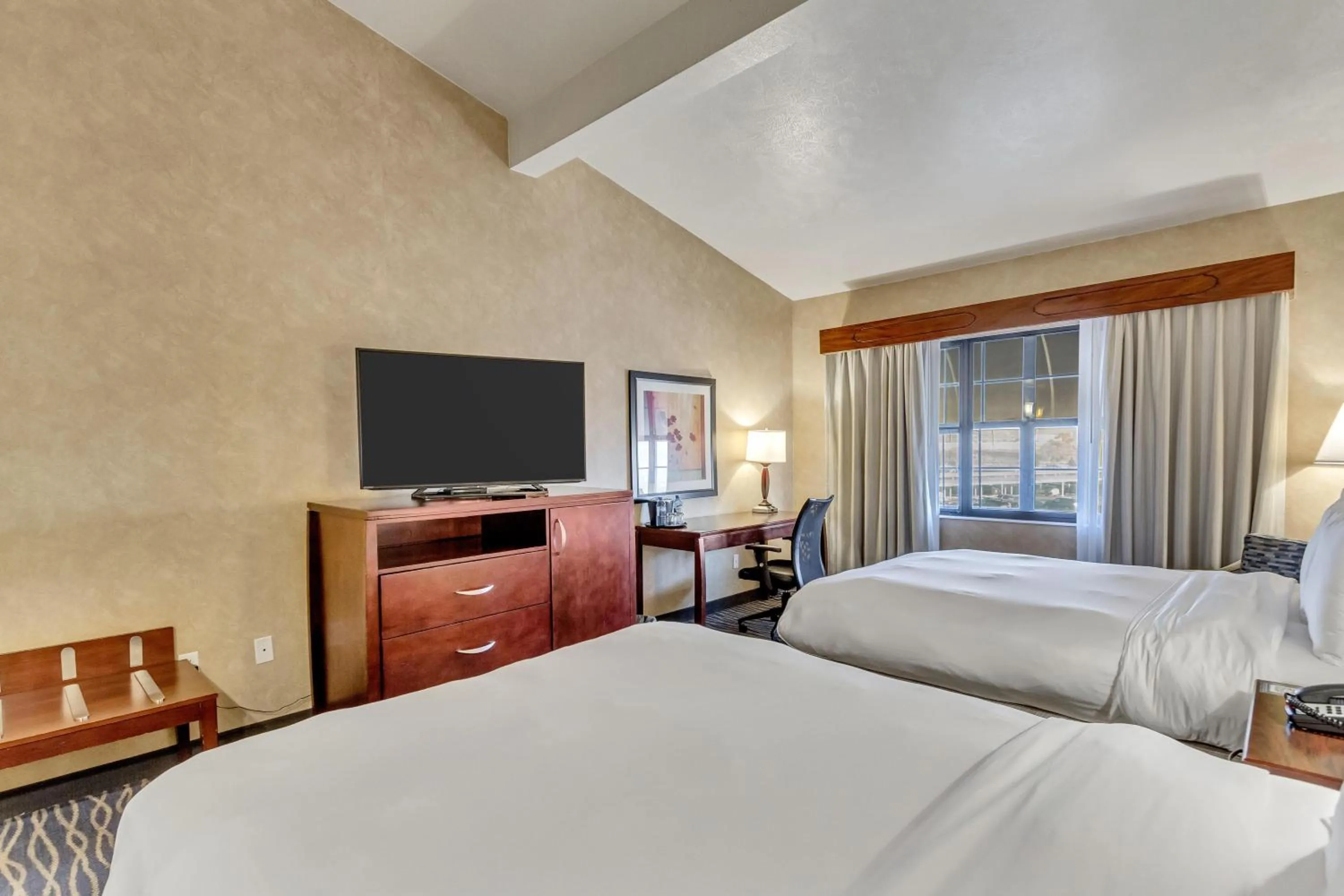 Photo of the whole room, Bed in Radisson Hotel Salt Lake City Airport