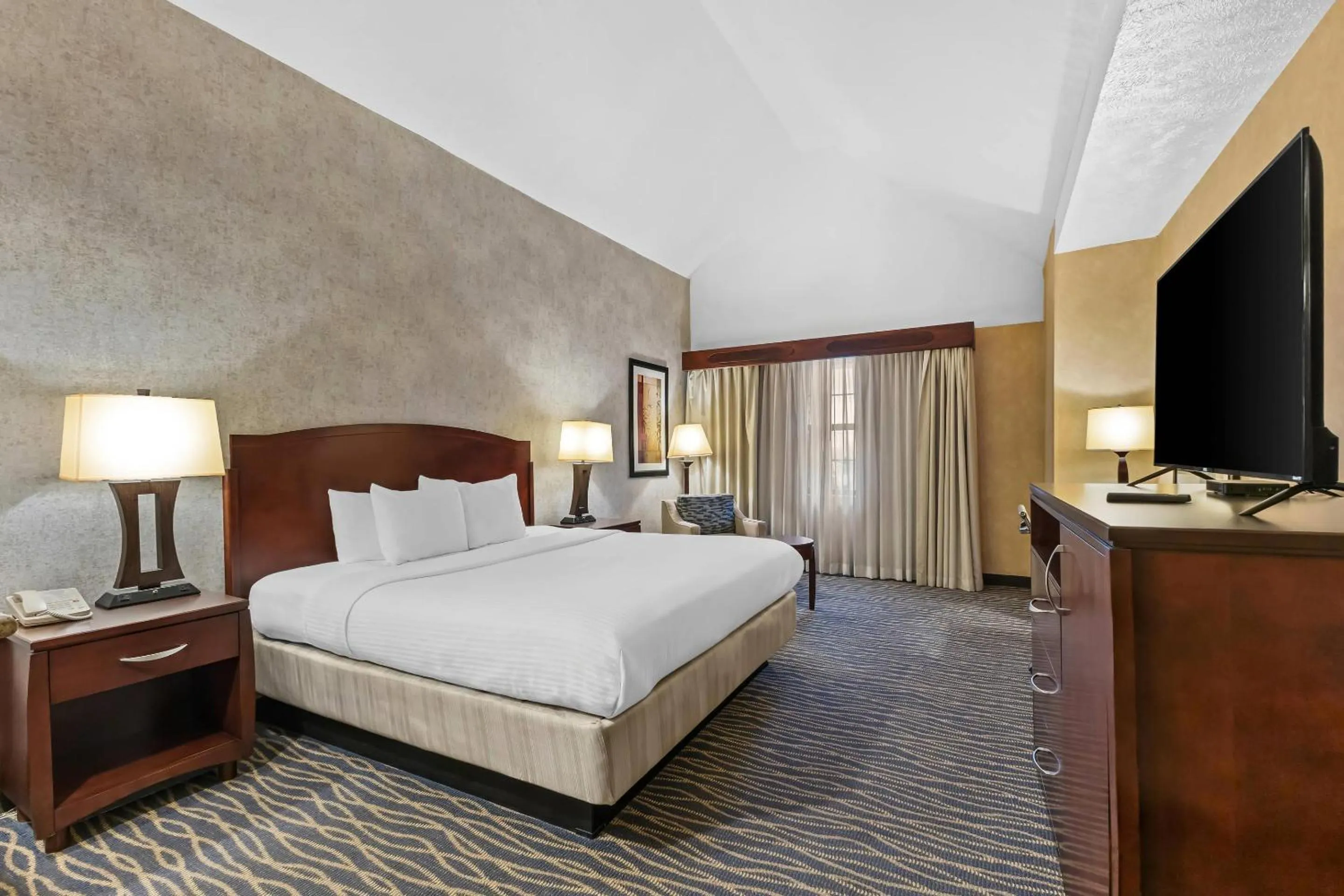 Bedroom, Bed in Radisson Hotel Salt Lake City Airport