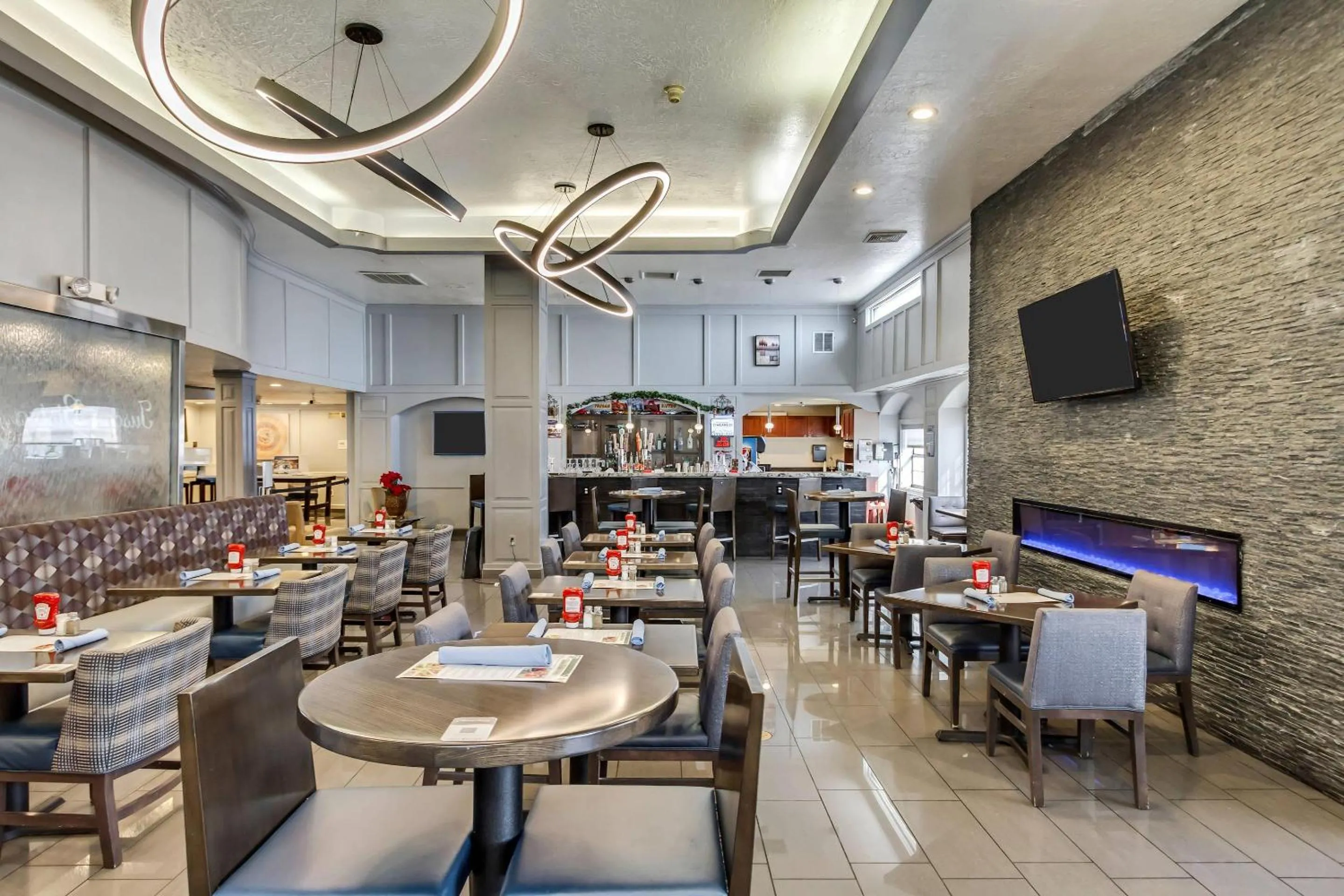 Restaurant/places to eat in Radisson Hotel Salt Lake City Airport