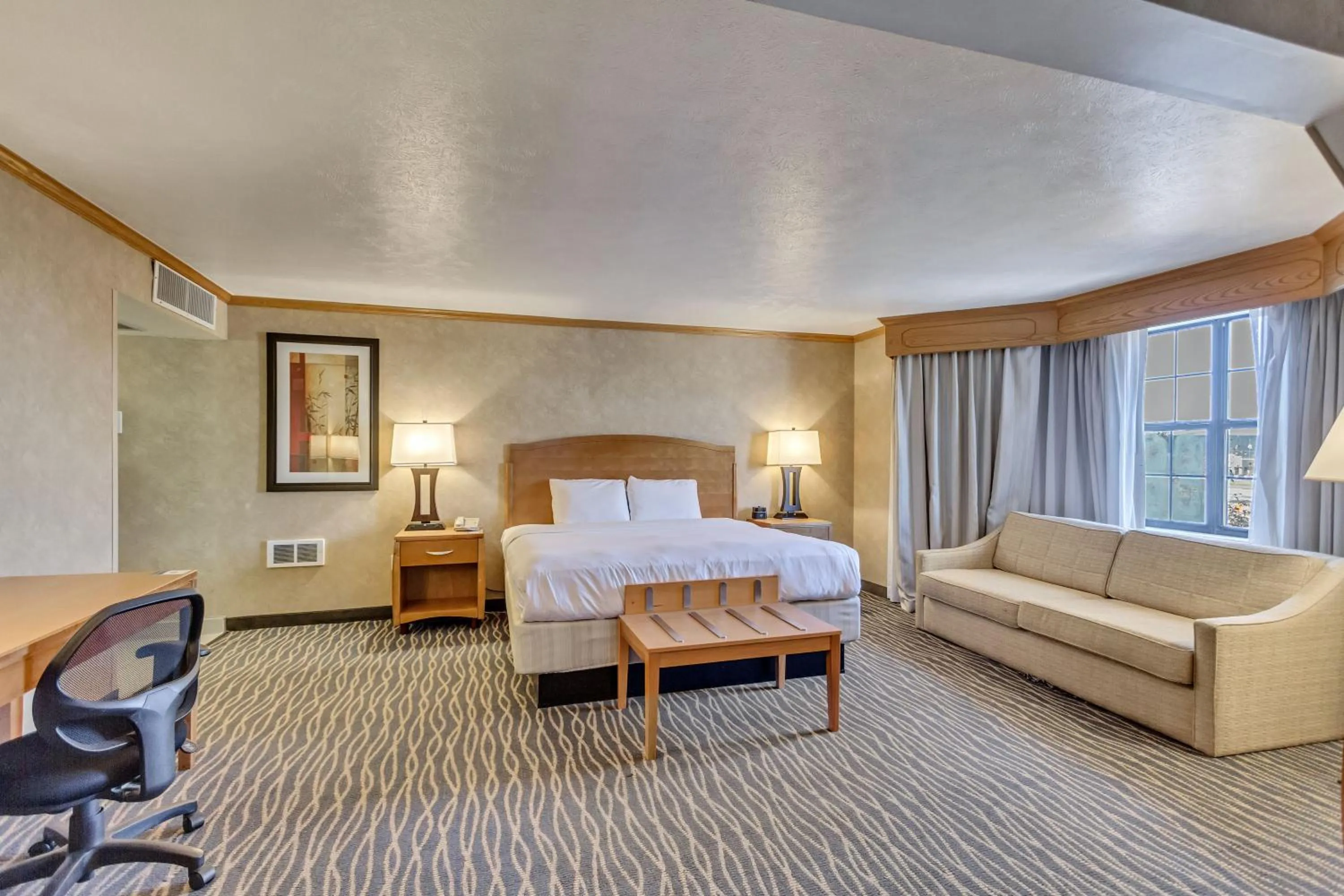 Bed in Radisson Hotel Salt Lake City Airport