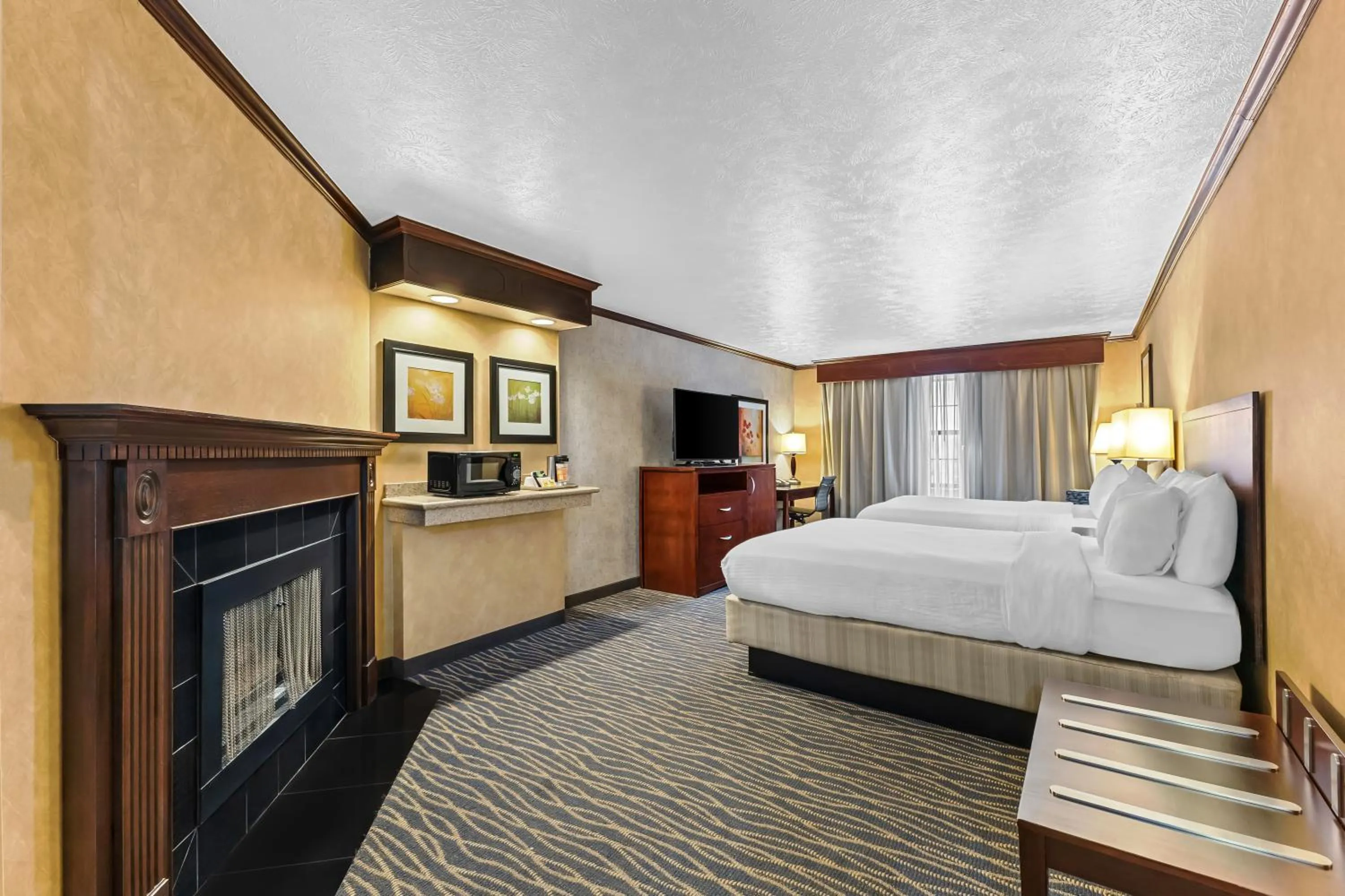 Bed in Radisson Hotel Salt Lake City Airport