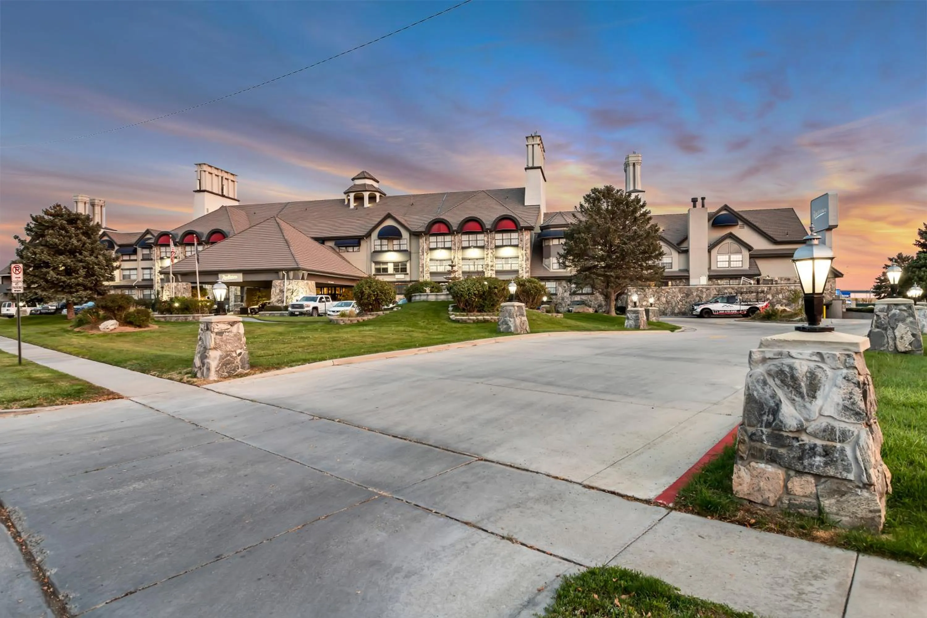 Property building in Radisson Hotel Salt Lake City Airport