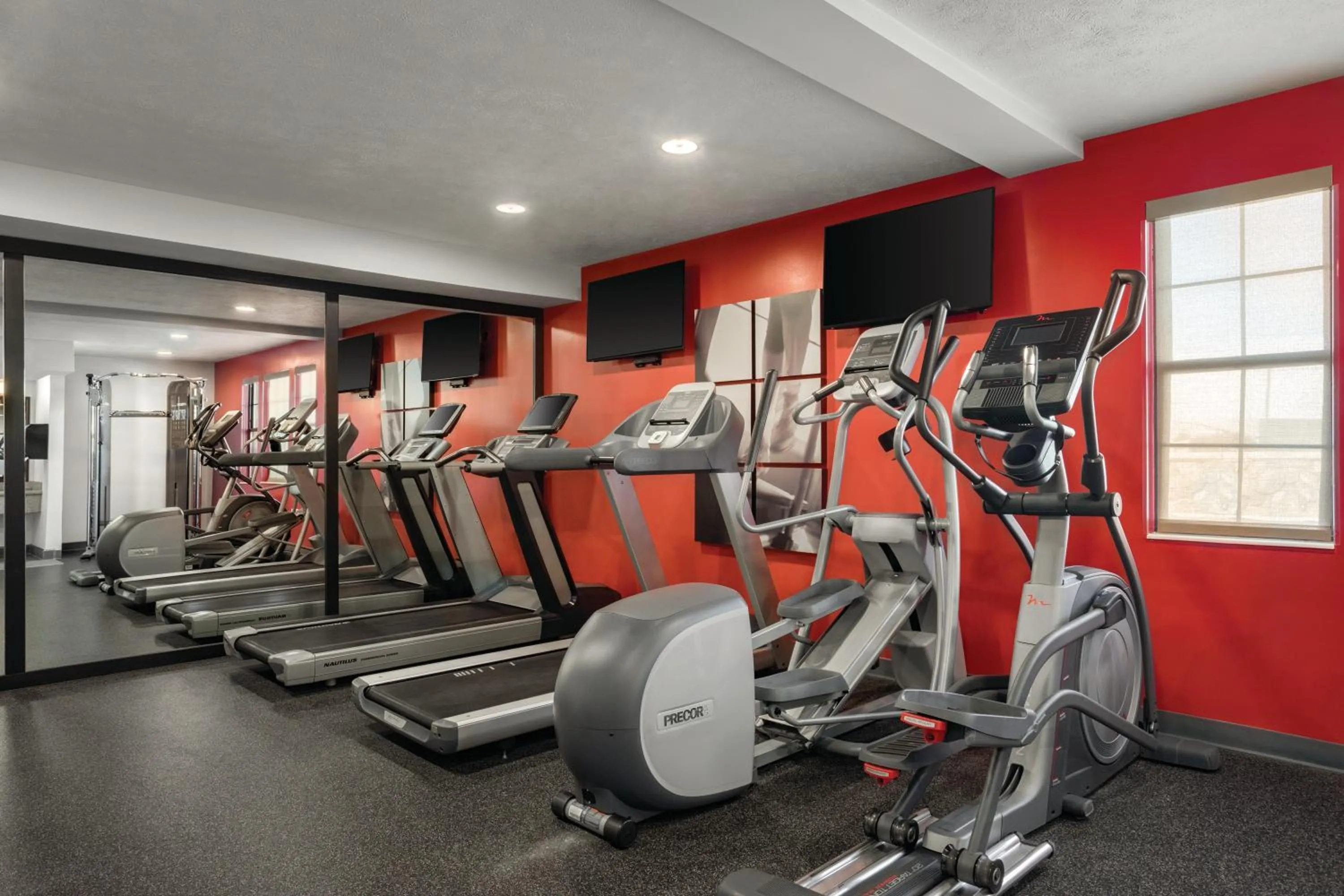 Fitness centre/facilities in Radisson Hotel Salt Lake City Airport
