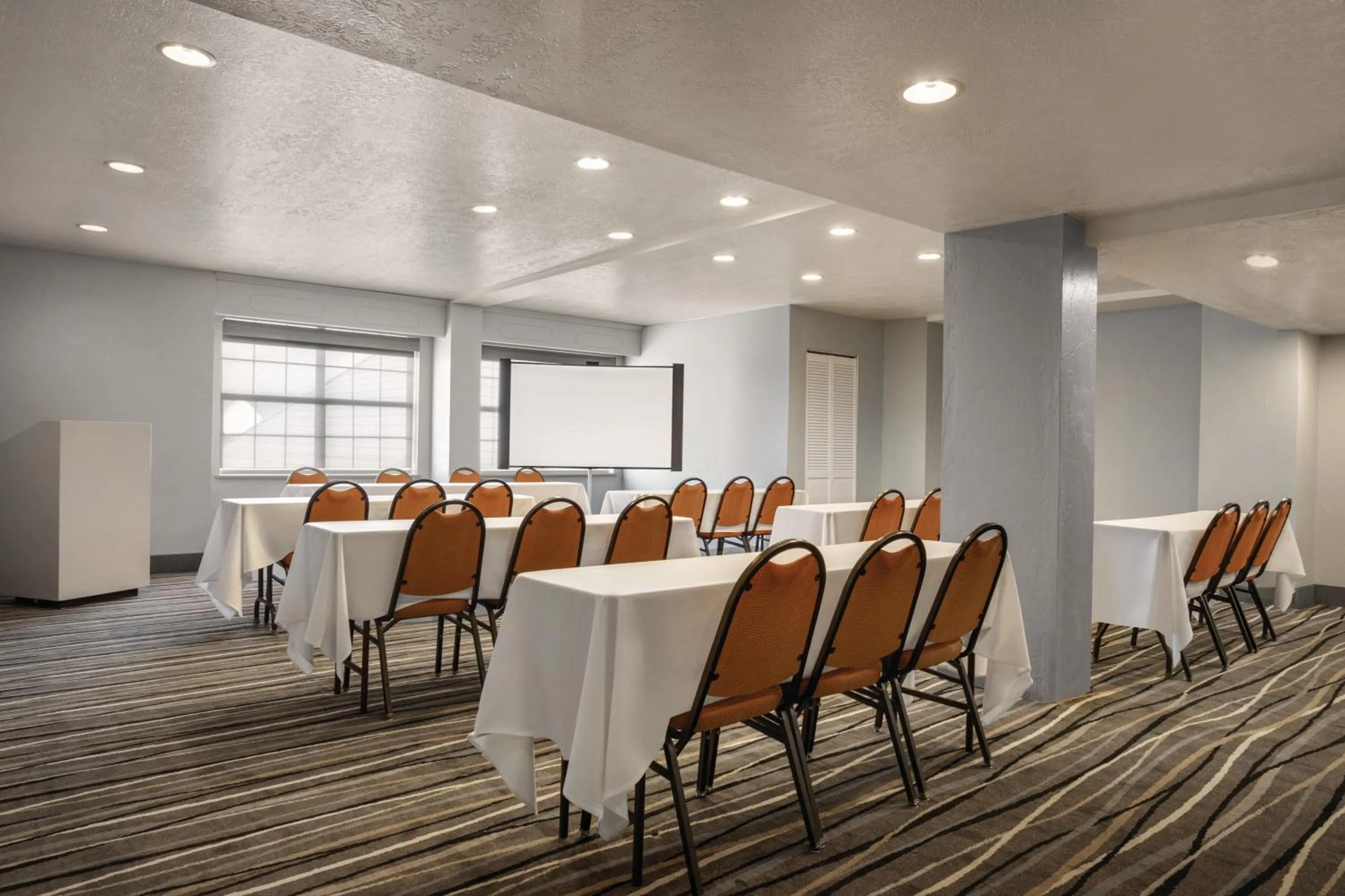 Business facilities in Radisson Hotel Salt Lake City Airport