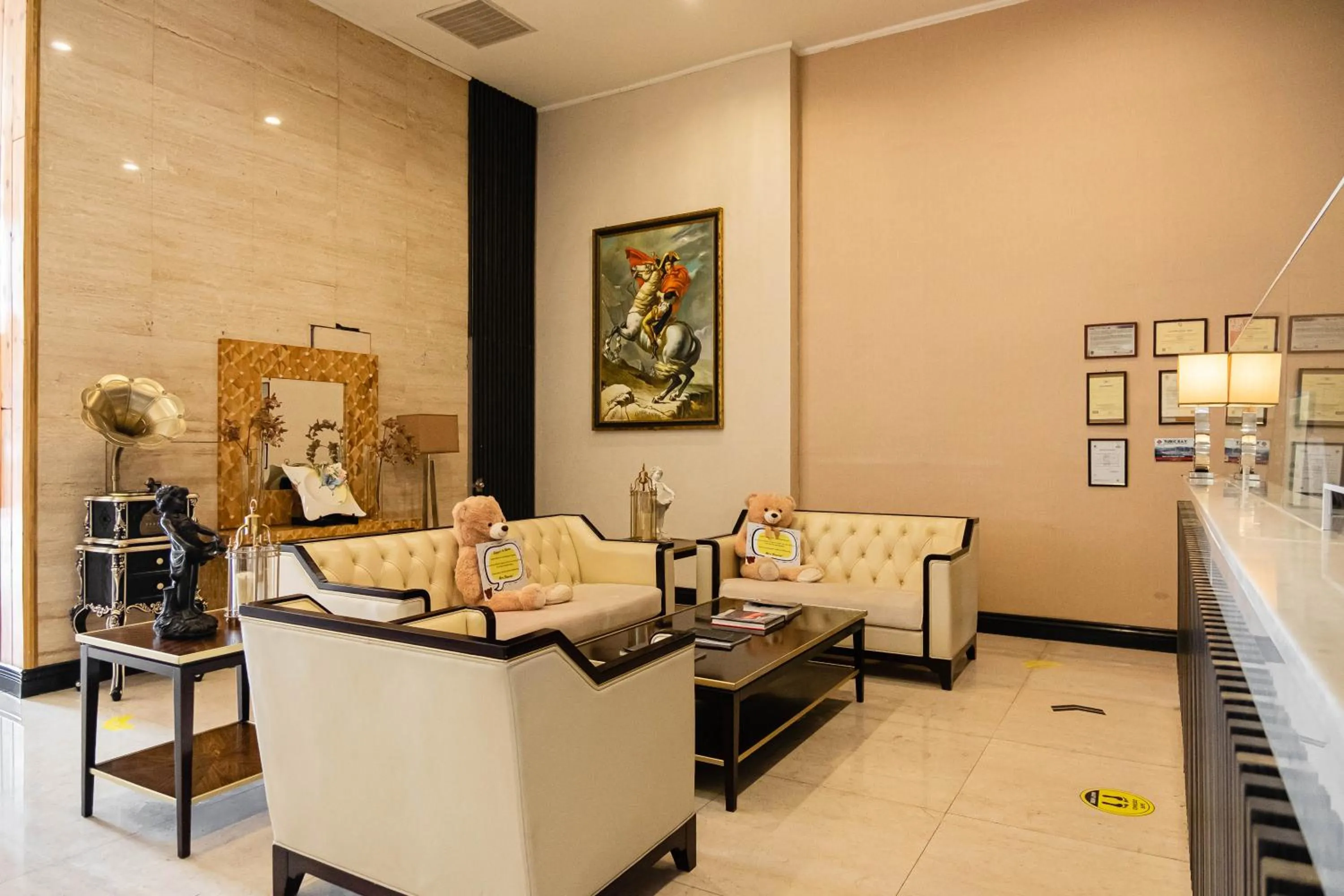 Lobby or reception in Le Charmé Suites - Subic