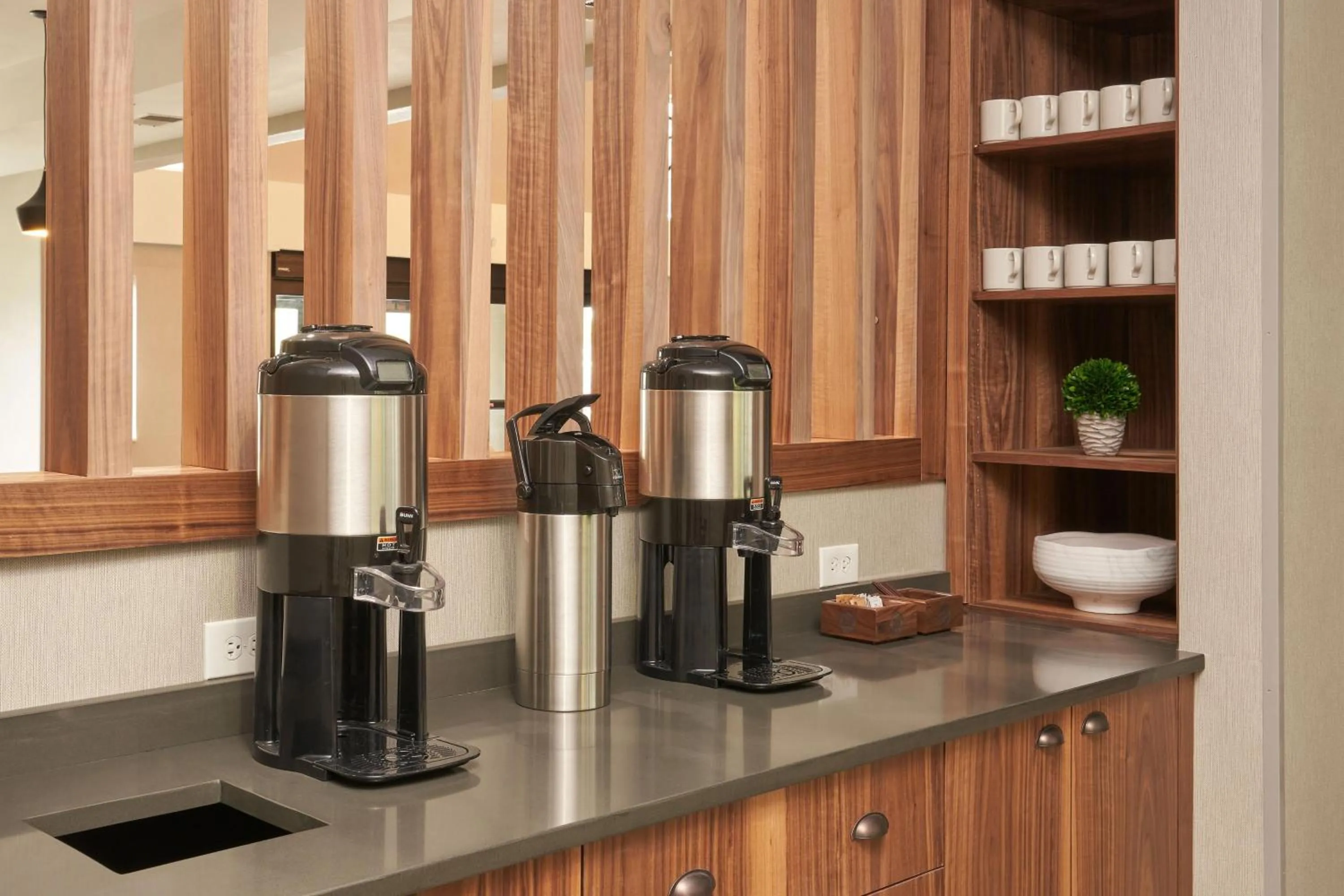 Restaurant/places to eat in Four Points by Sheraton Chicago Schaumburg