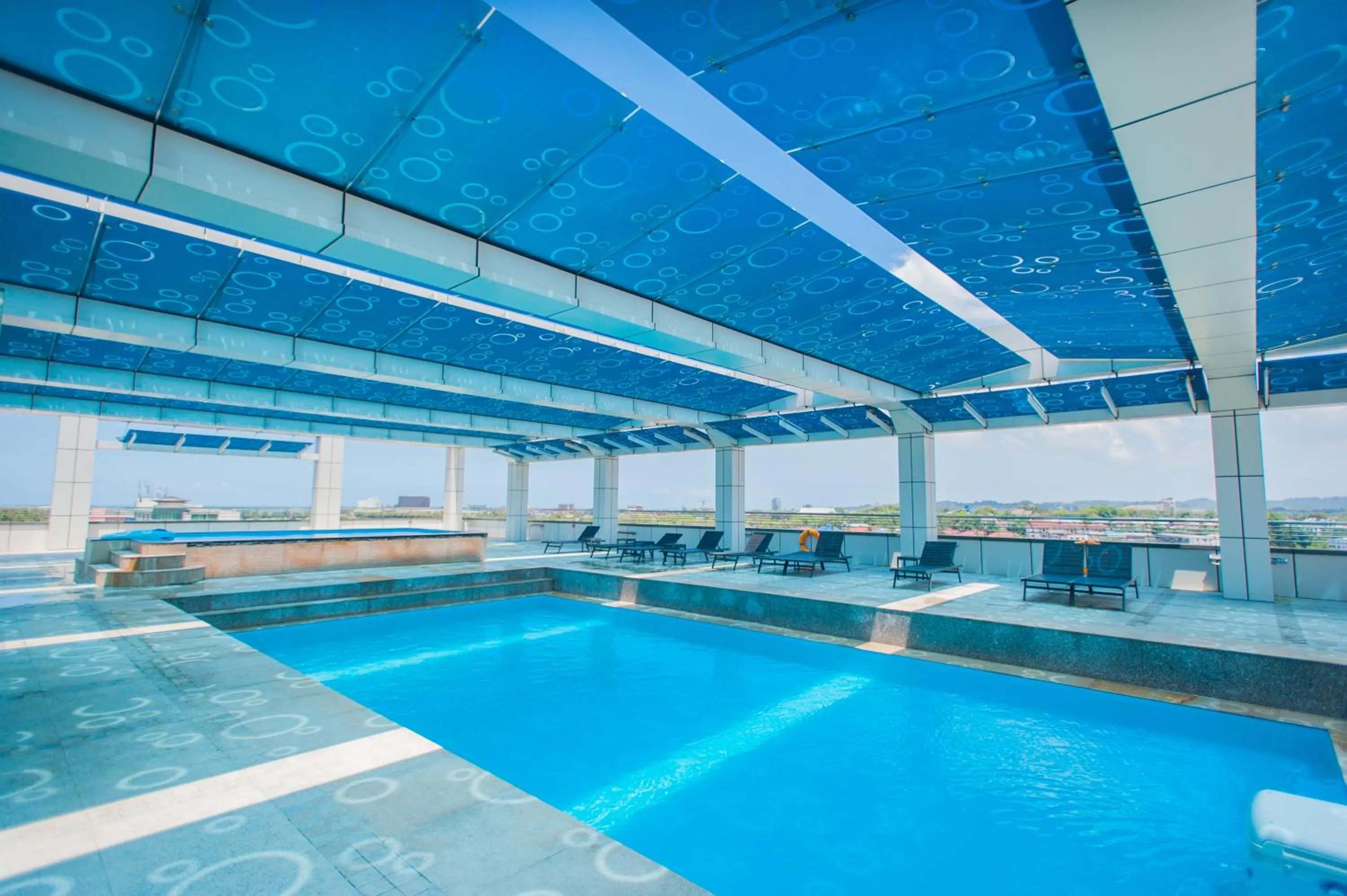 Swimming pool in Kemena Plaza Hotel