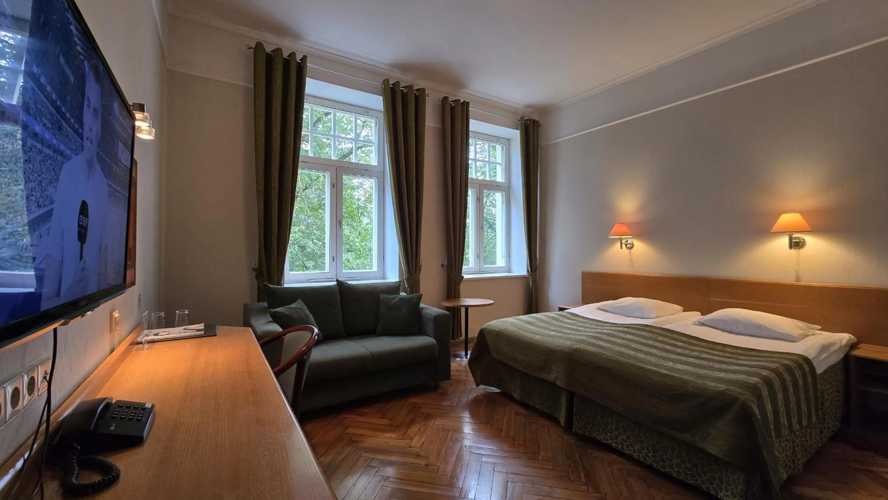 Bed in Barclay Hotel