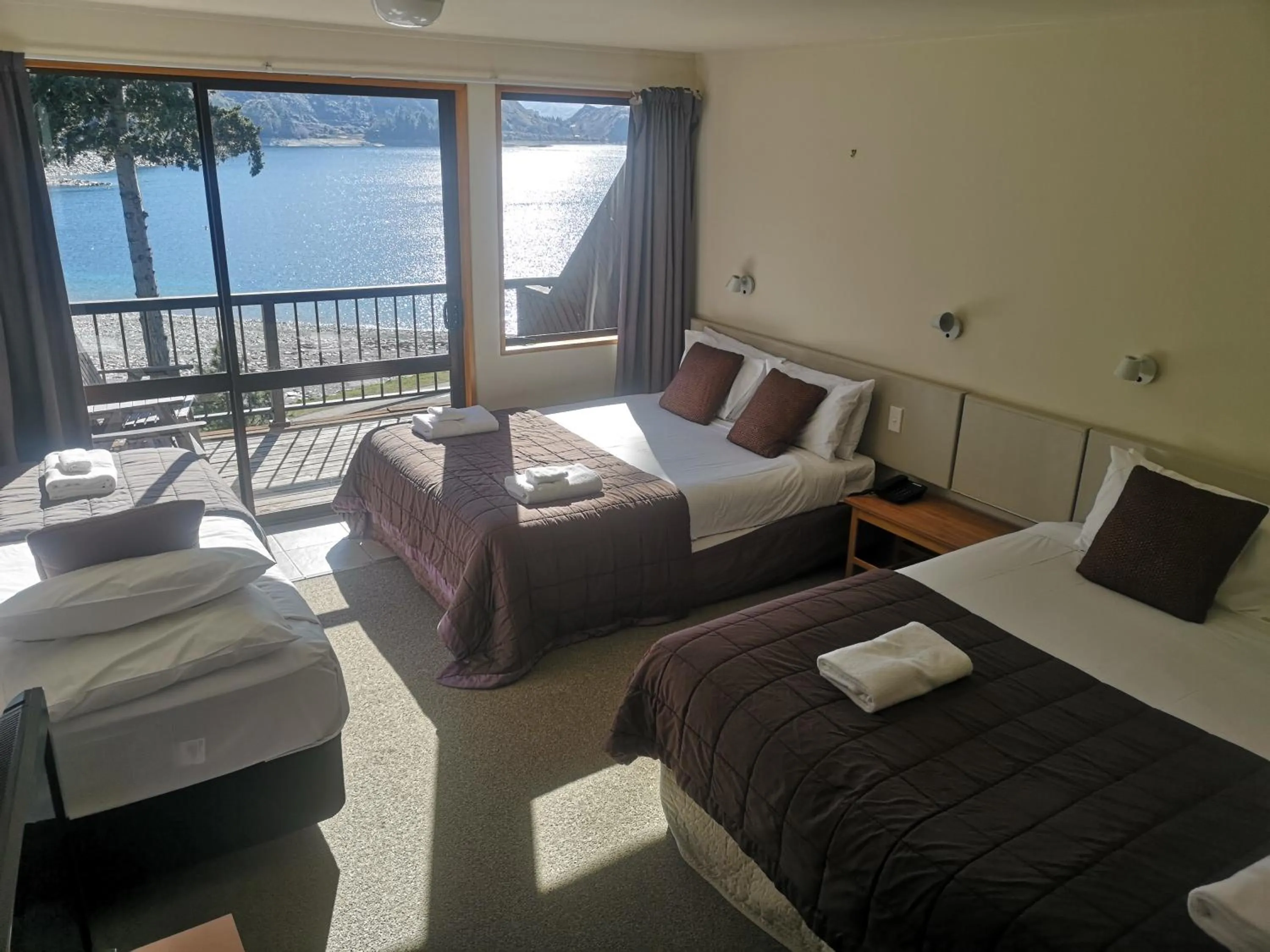 Bedroom, Bed in Hawea Hotel