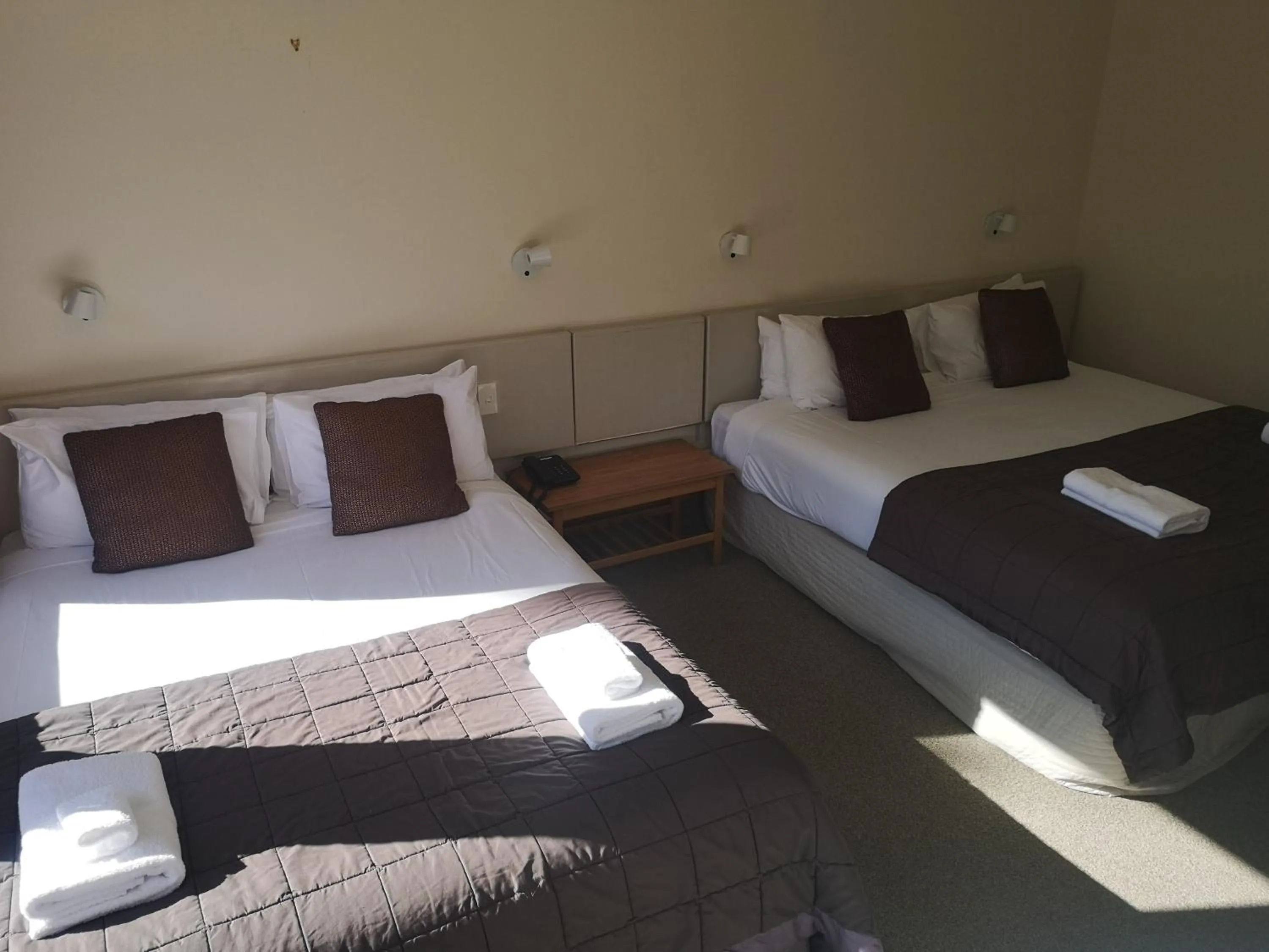 Bedroom, Bed in Hawea Hotel