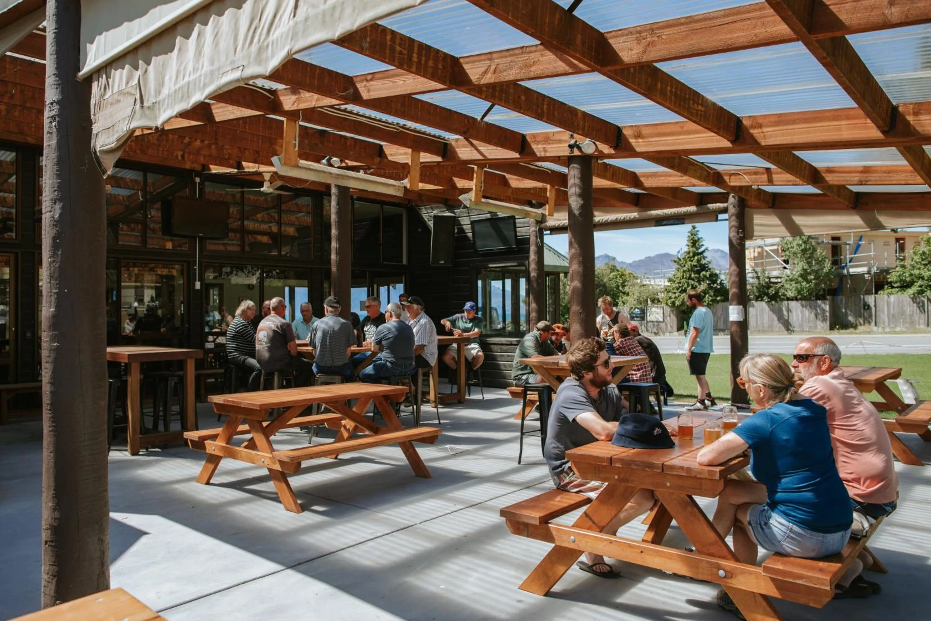 Restaurant/places to eat in Hawea Hotel