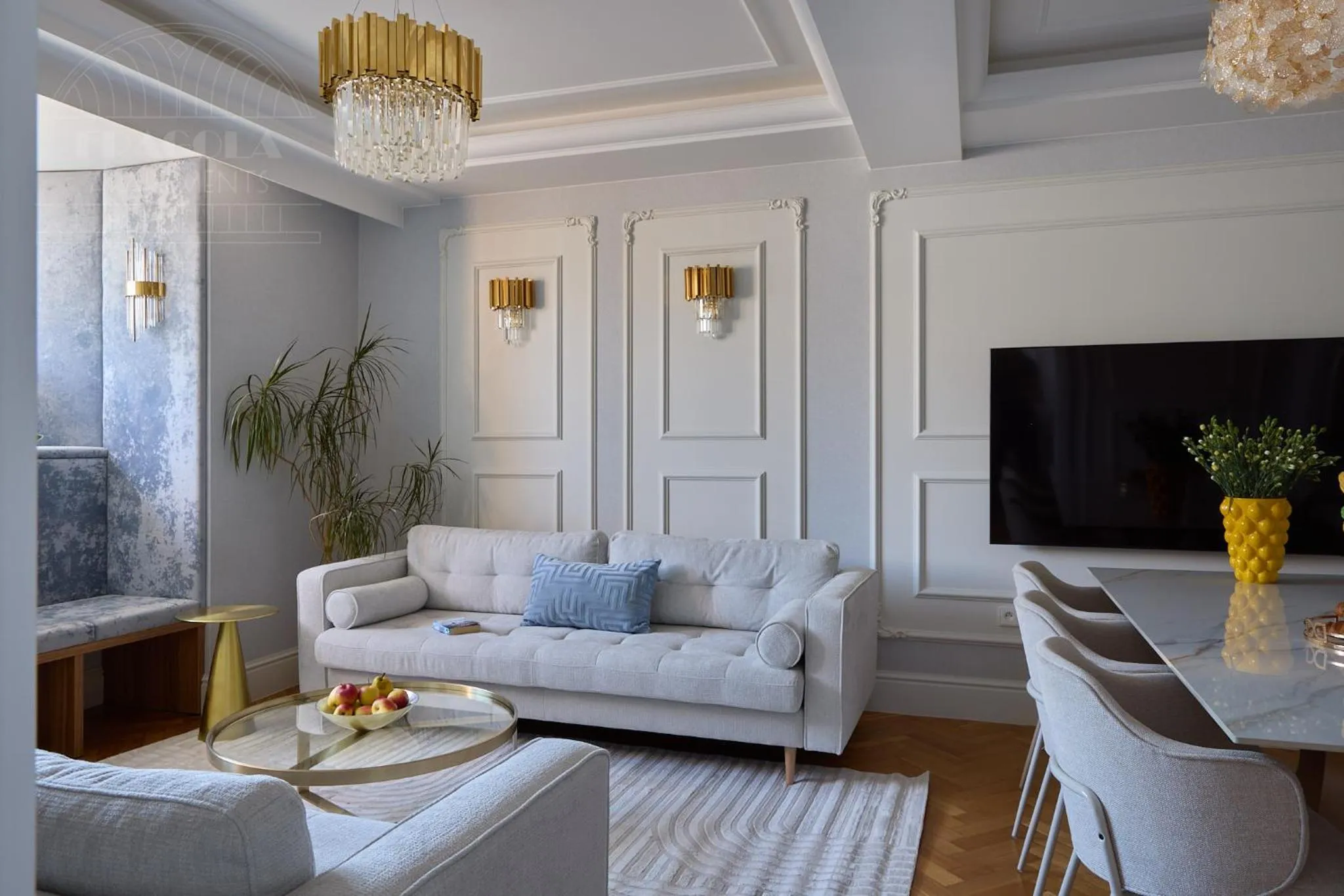 Communal lounge/ TV room in Feniks Fragola Apartments