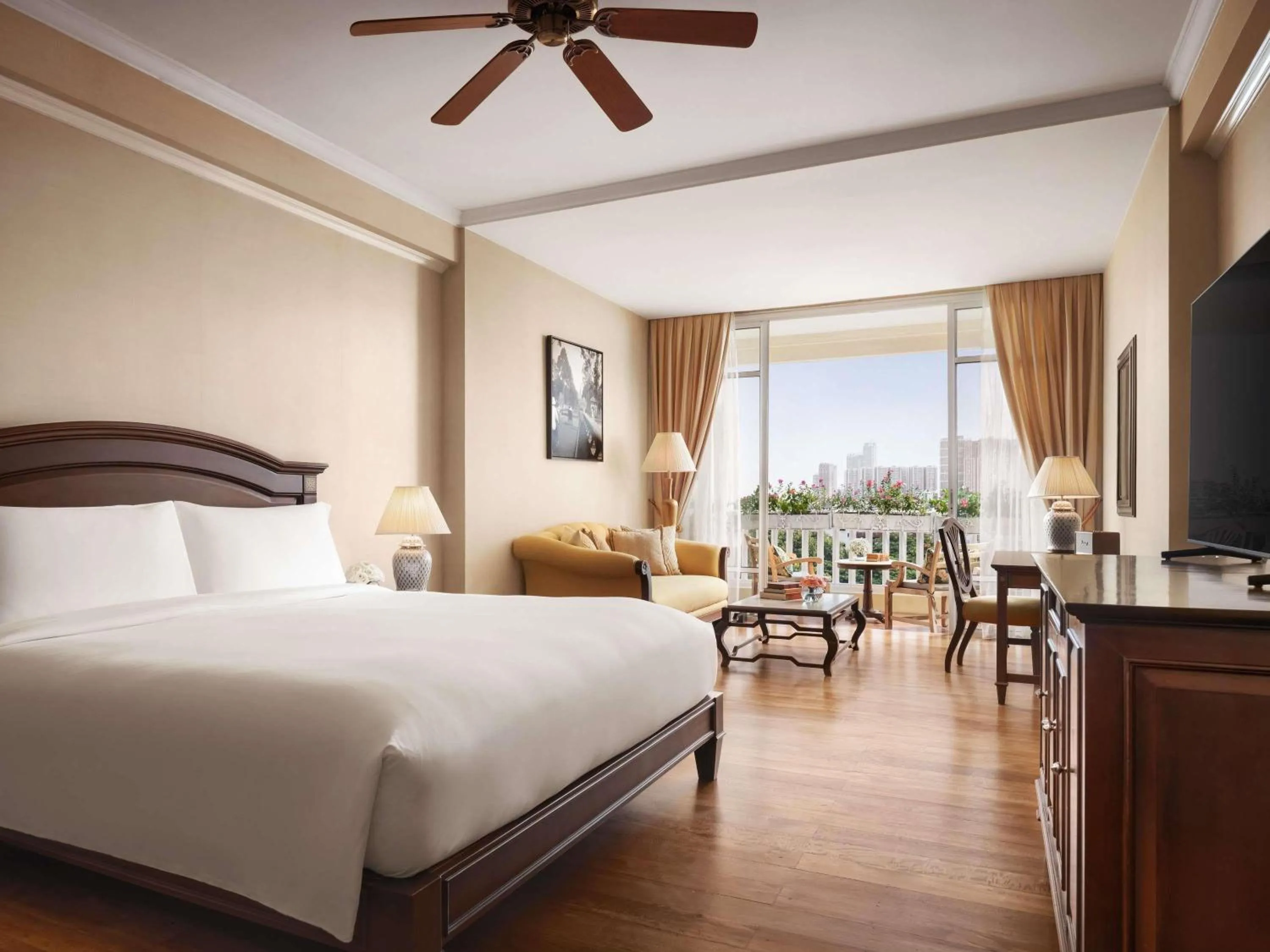 Bedroom, Bed in Sofitel Phnom Penh Phokeethra