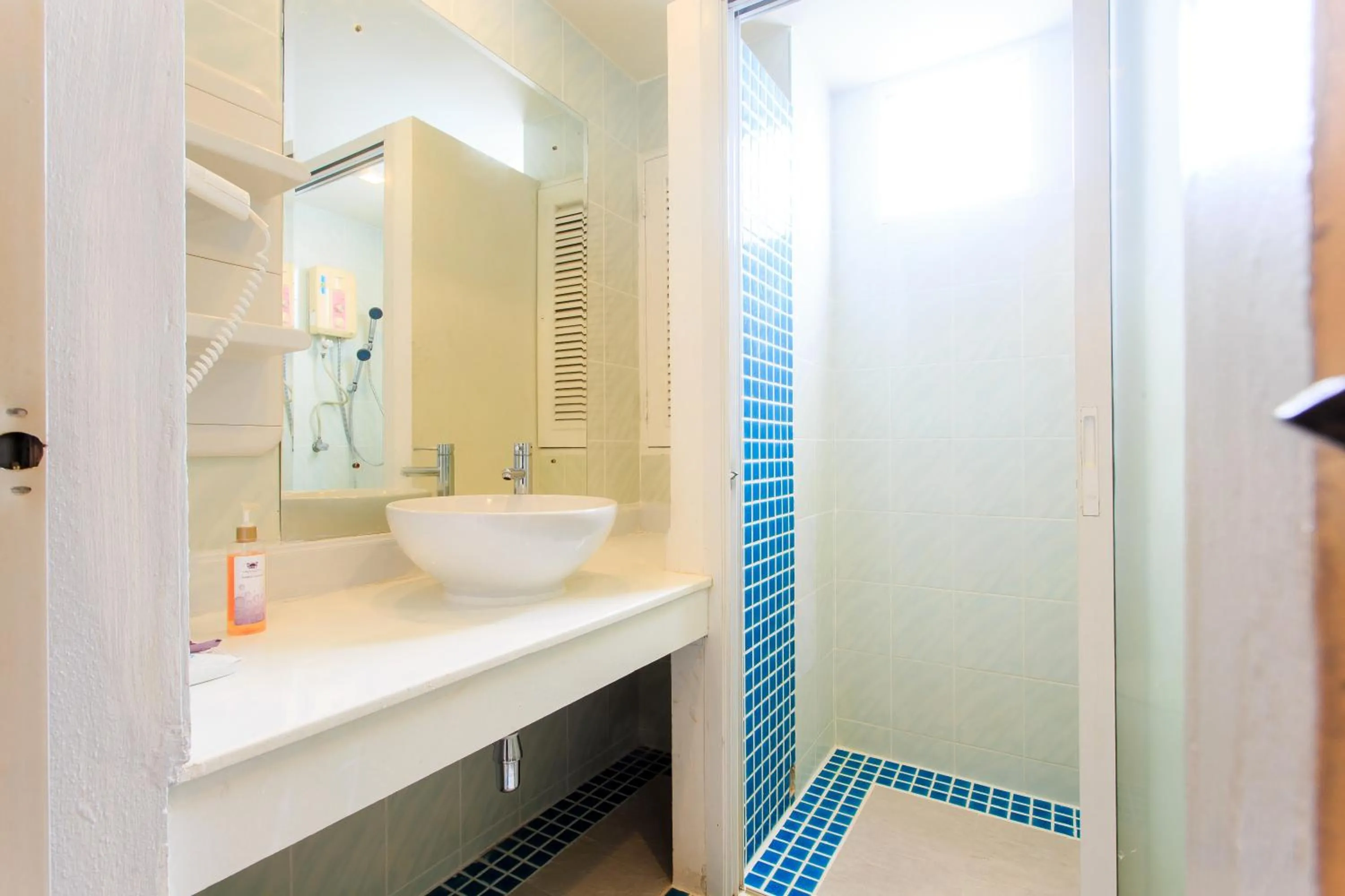 Bathroom in Chaweng Budget Hotel