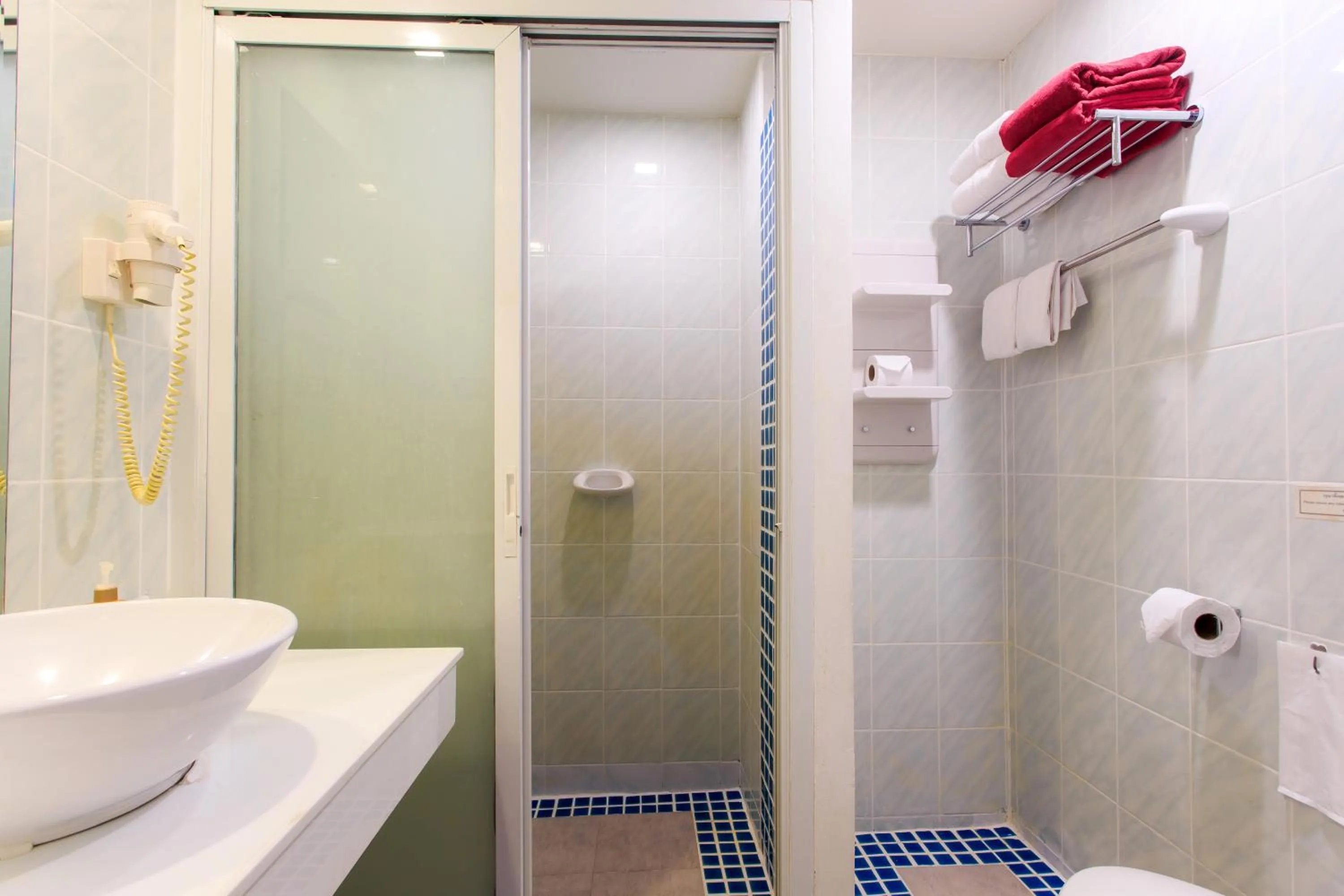 Bathroom in Chaweng Budget Hotel