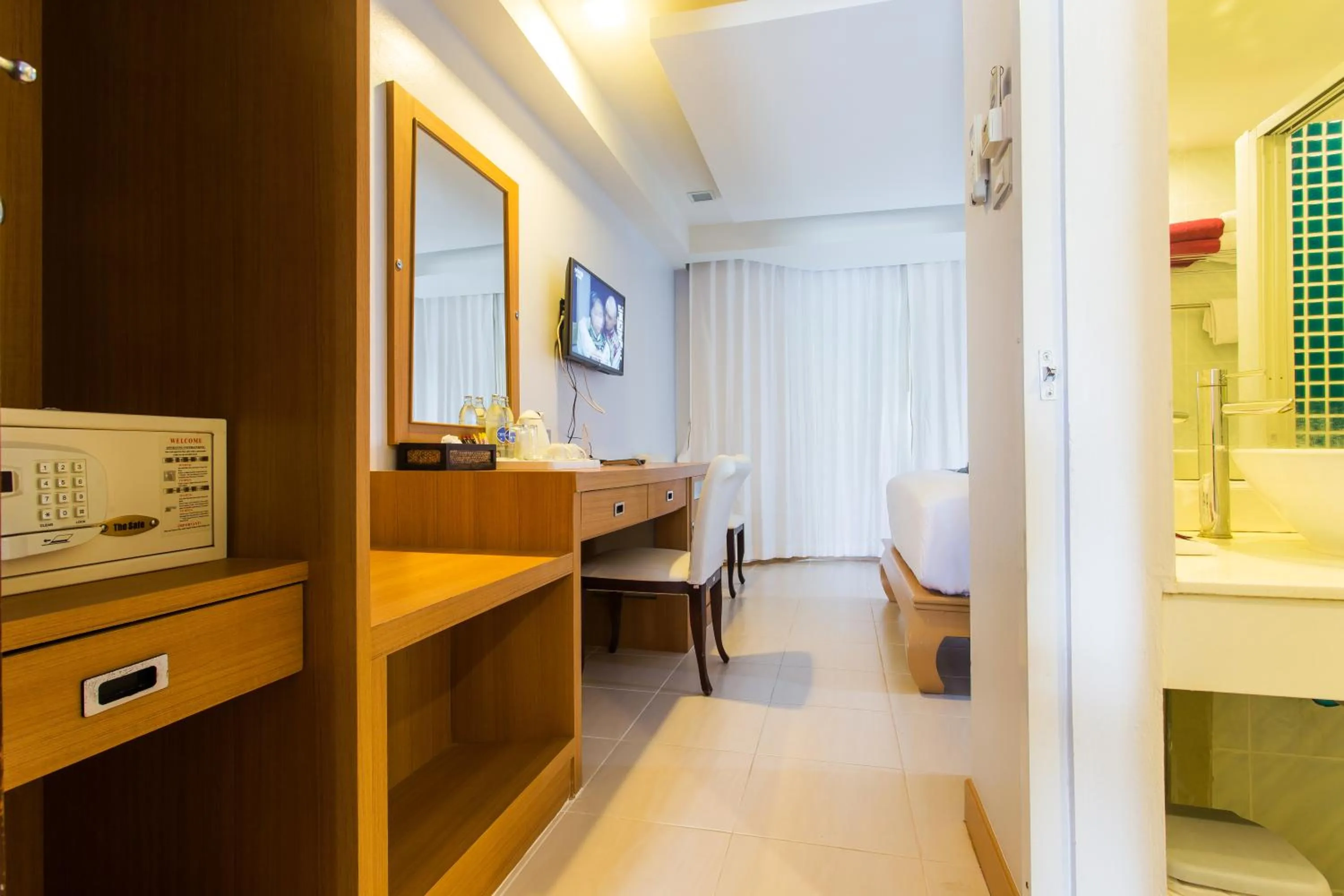 Photo of the whole room in Chaweng Budget Hotel