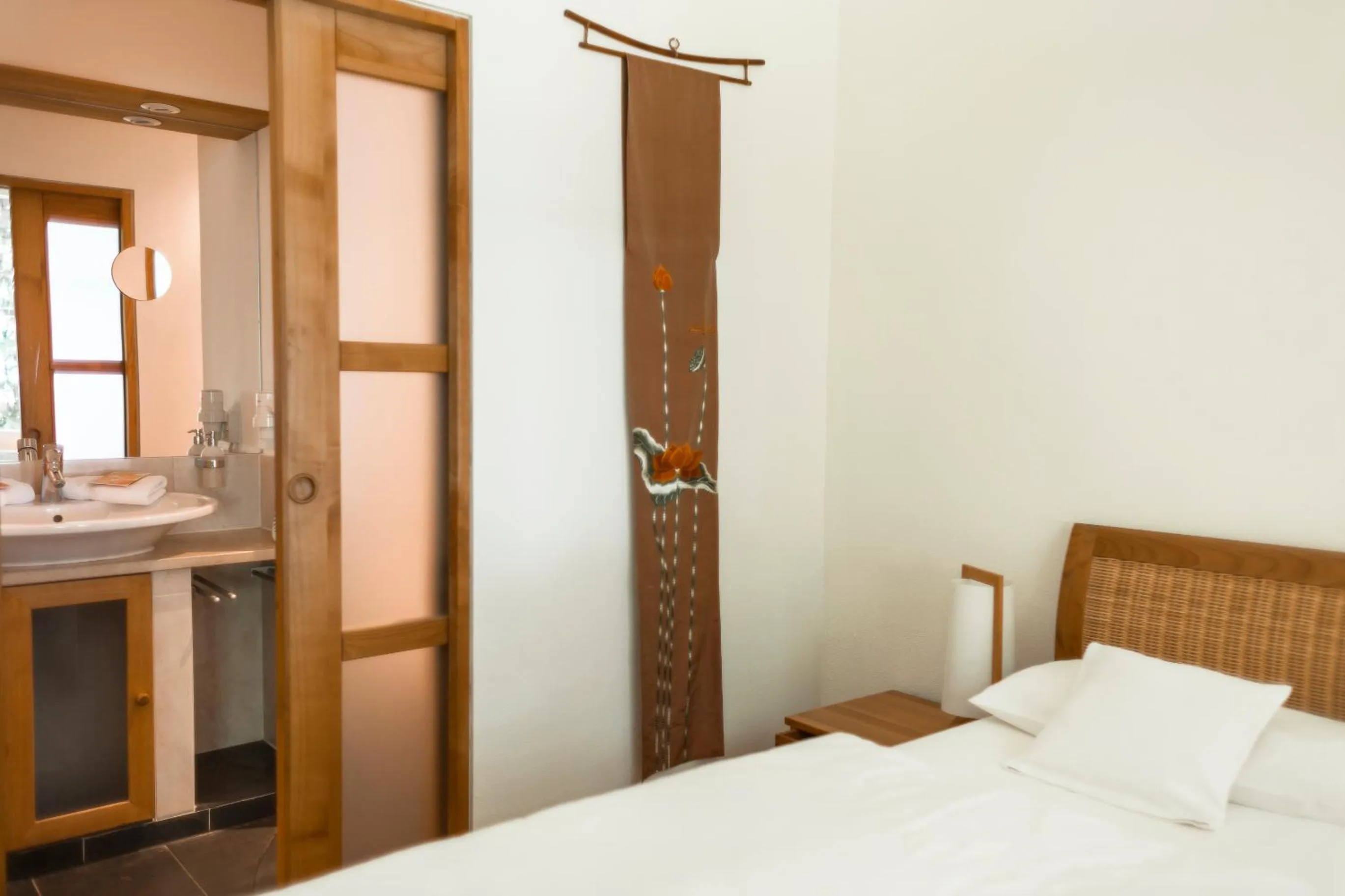 Photo of the whole room, Bed in Bio- und Gesundheitshotel Gutshaus Stellshagen