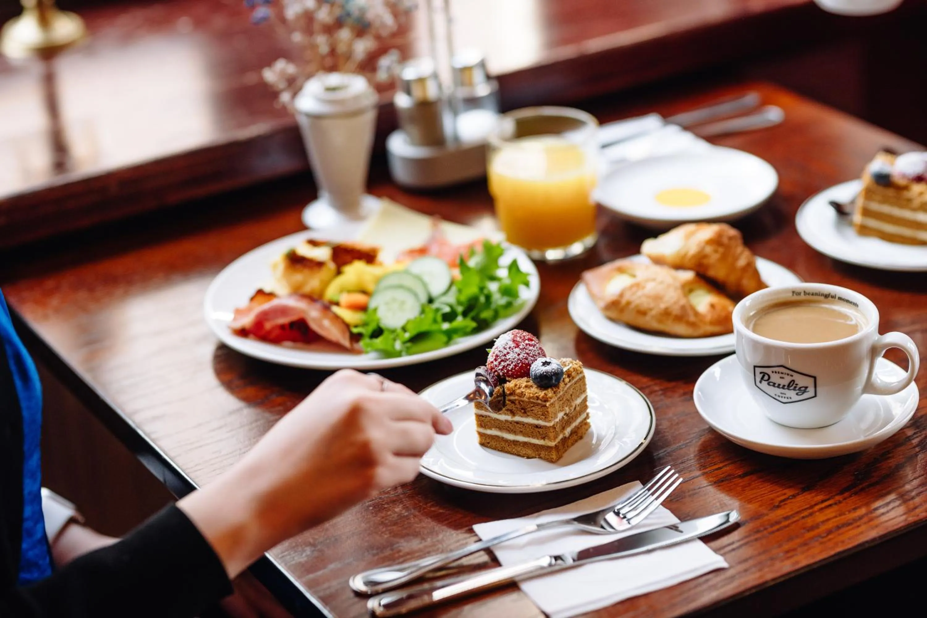 Restaurant/places to eat in Hestia Hotel Barons Old Town