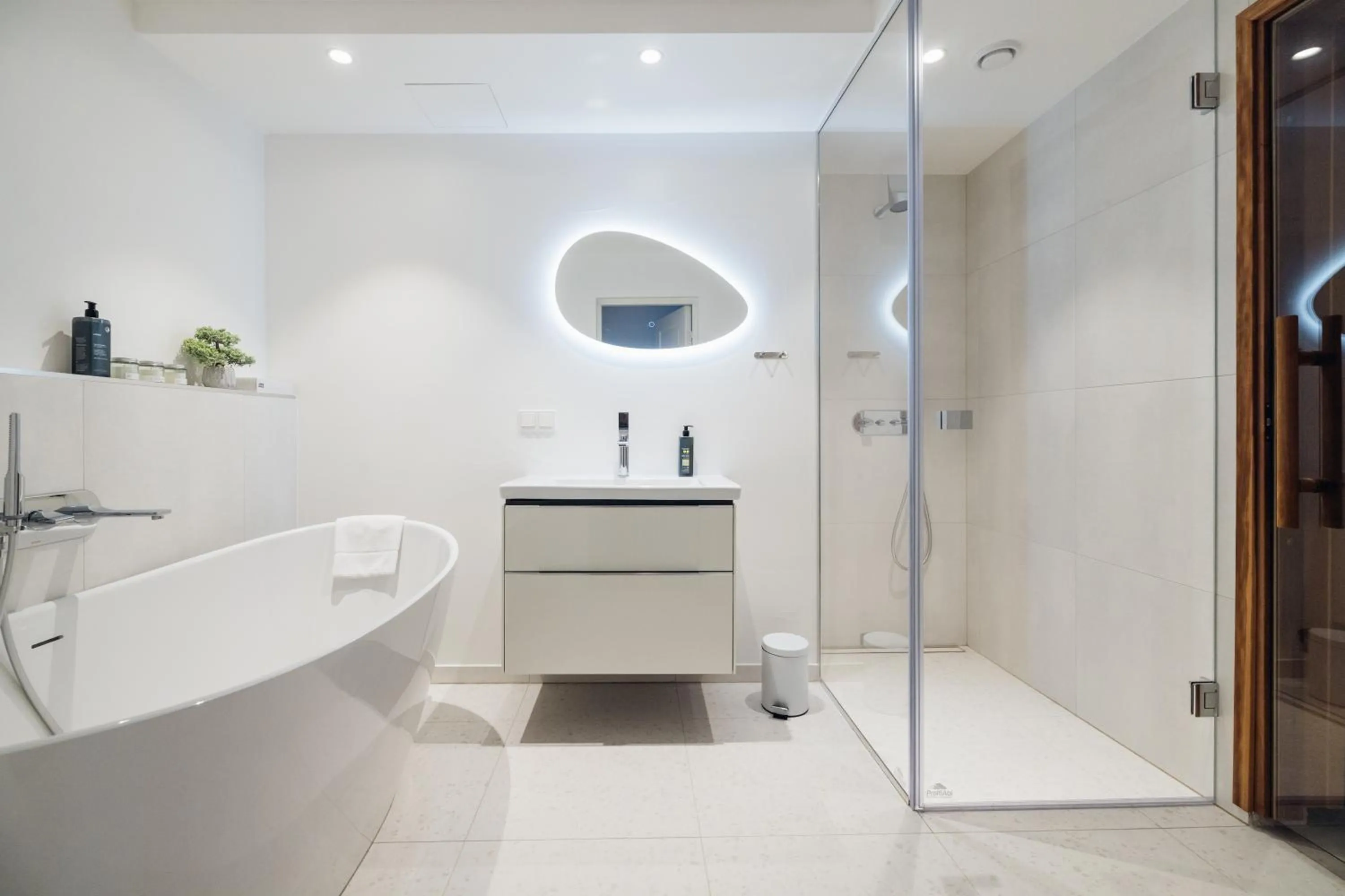 Bath in Hestia Hotel Barons Old Town