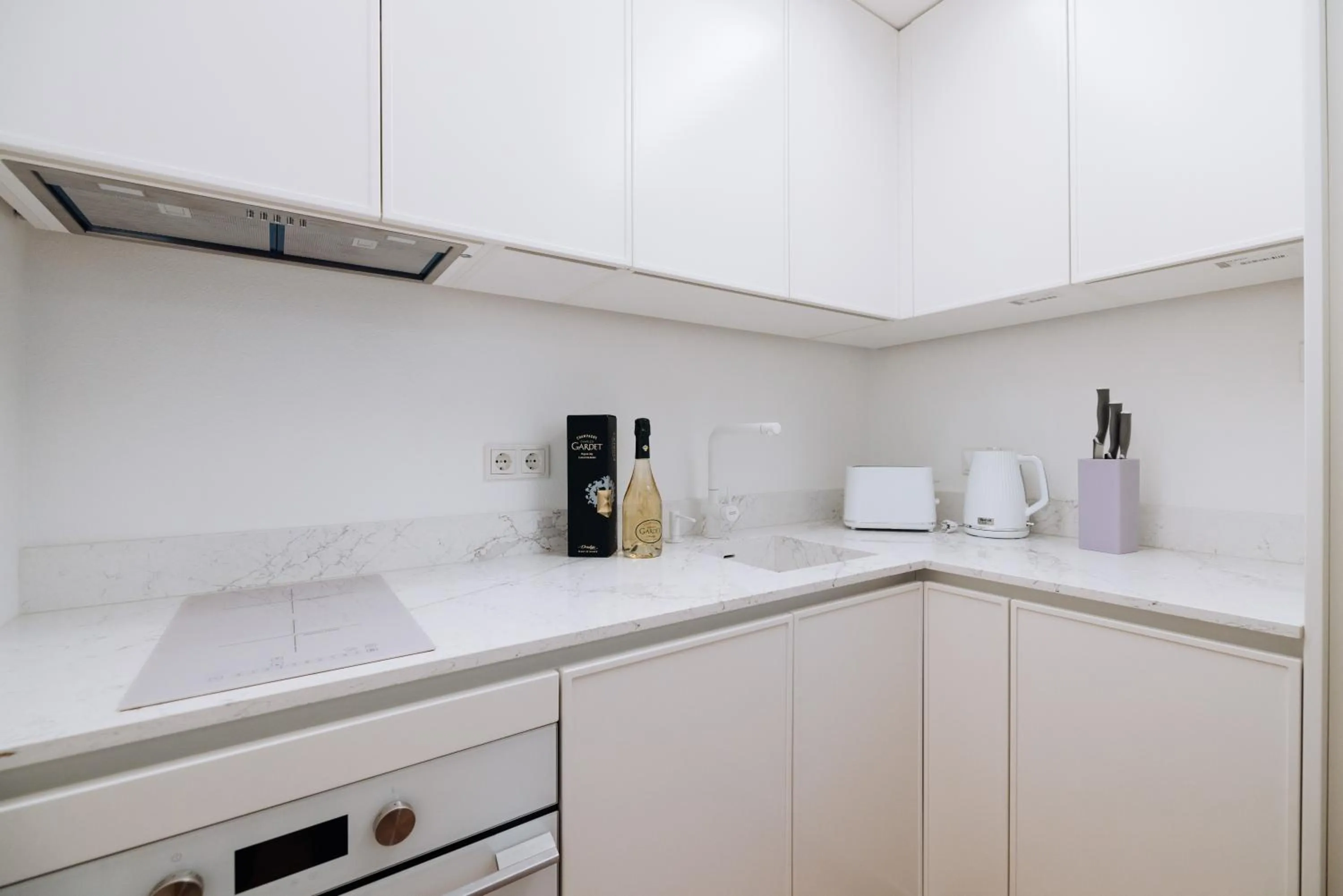 kitchen in Hestia Hotel Barons Old Town