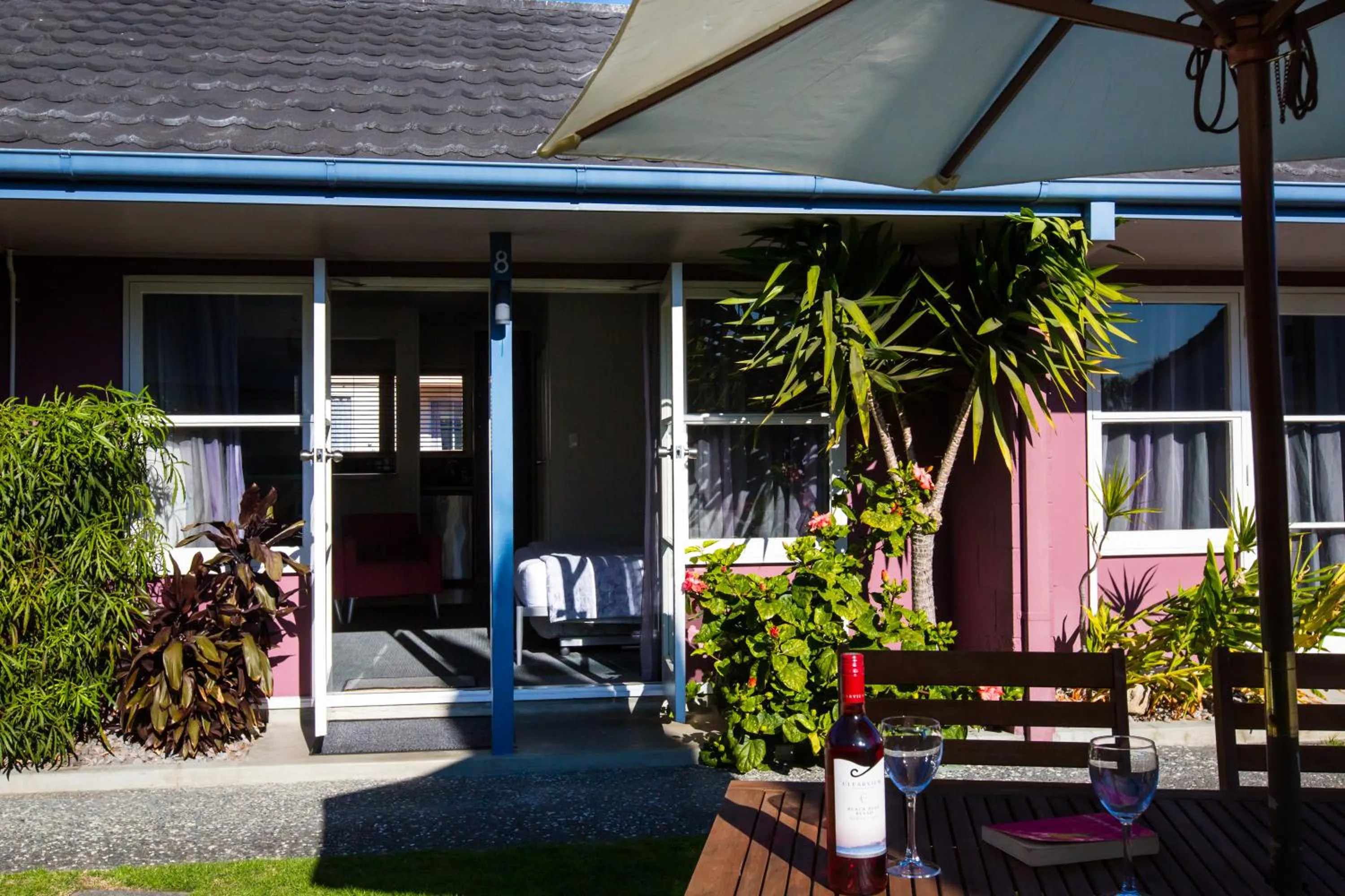Balcony/Terrace in ASURE Colonial Lodge Motel
