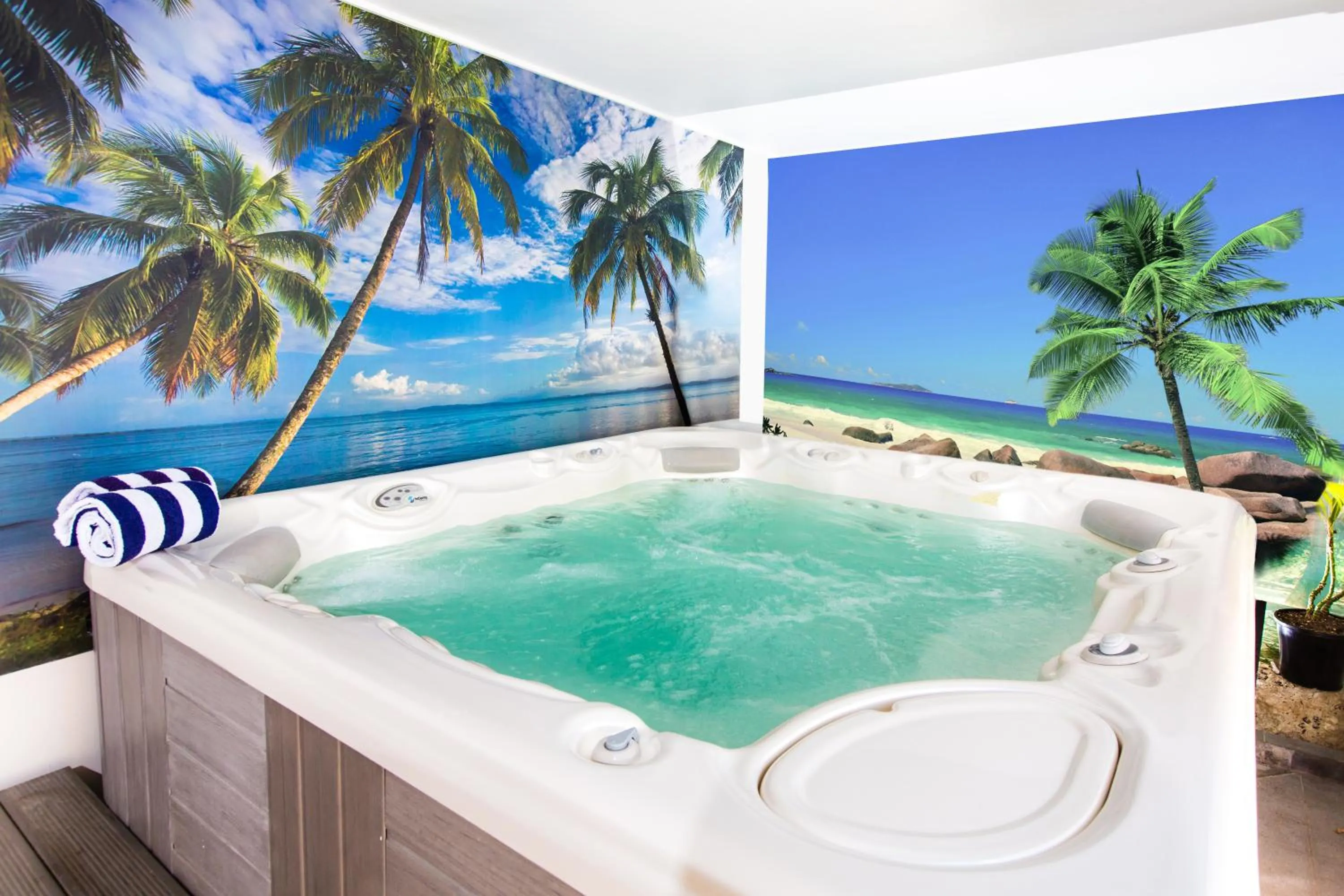 Hot Tub in ASURE Colonial Lodge Motel