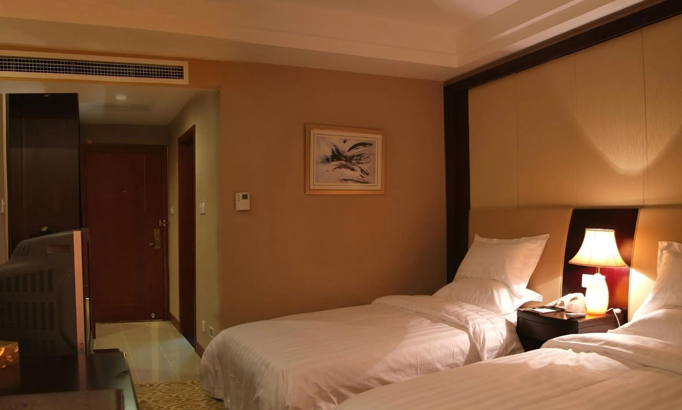 Toilet, Bed in Jinjiang Inn - Shanghai Changning