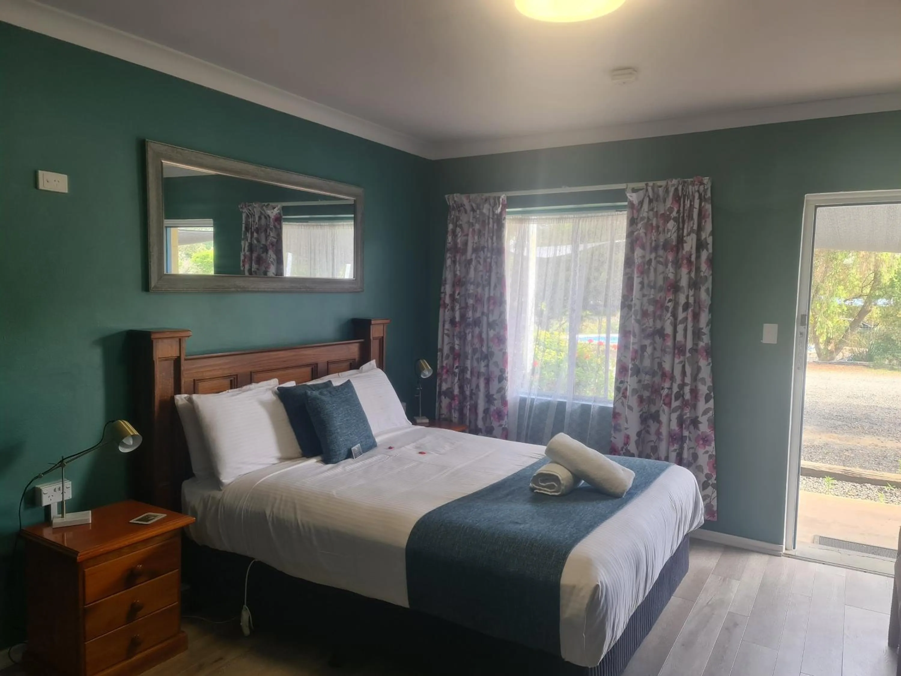 Bed in Valley View Motel