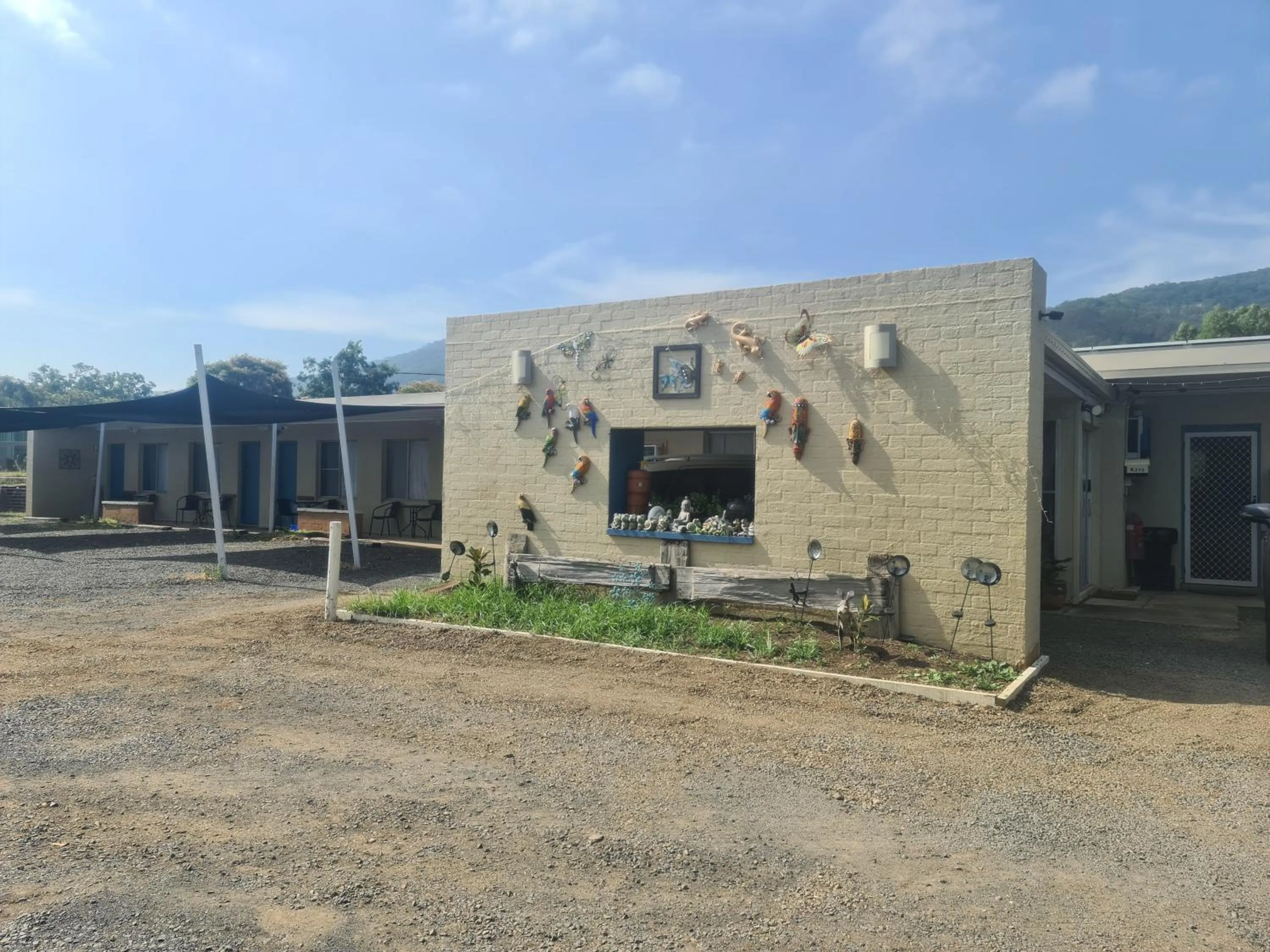 Facade/entrance in Valley View Motel