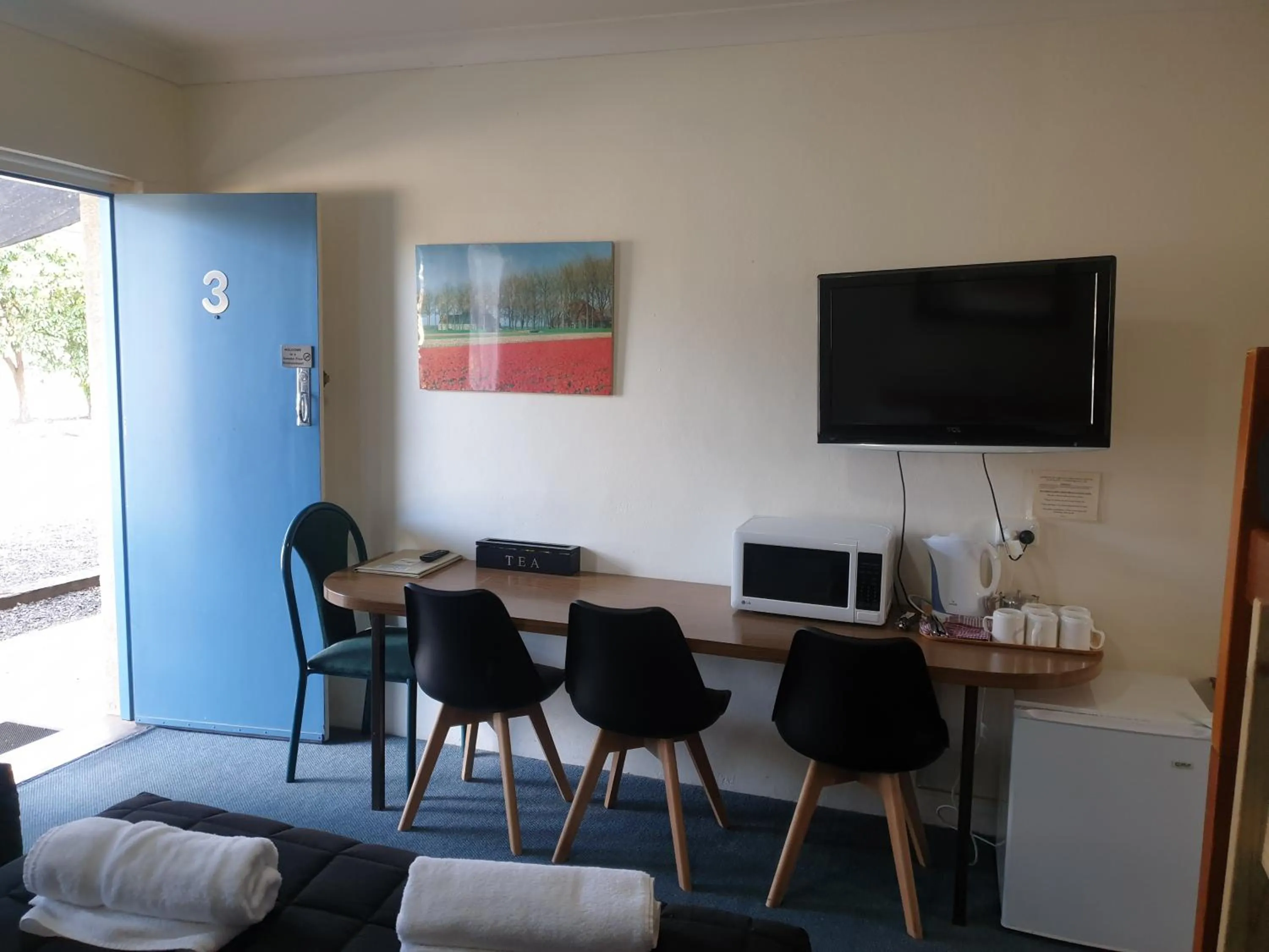 Seating area in Valley View Motel