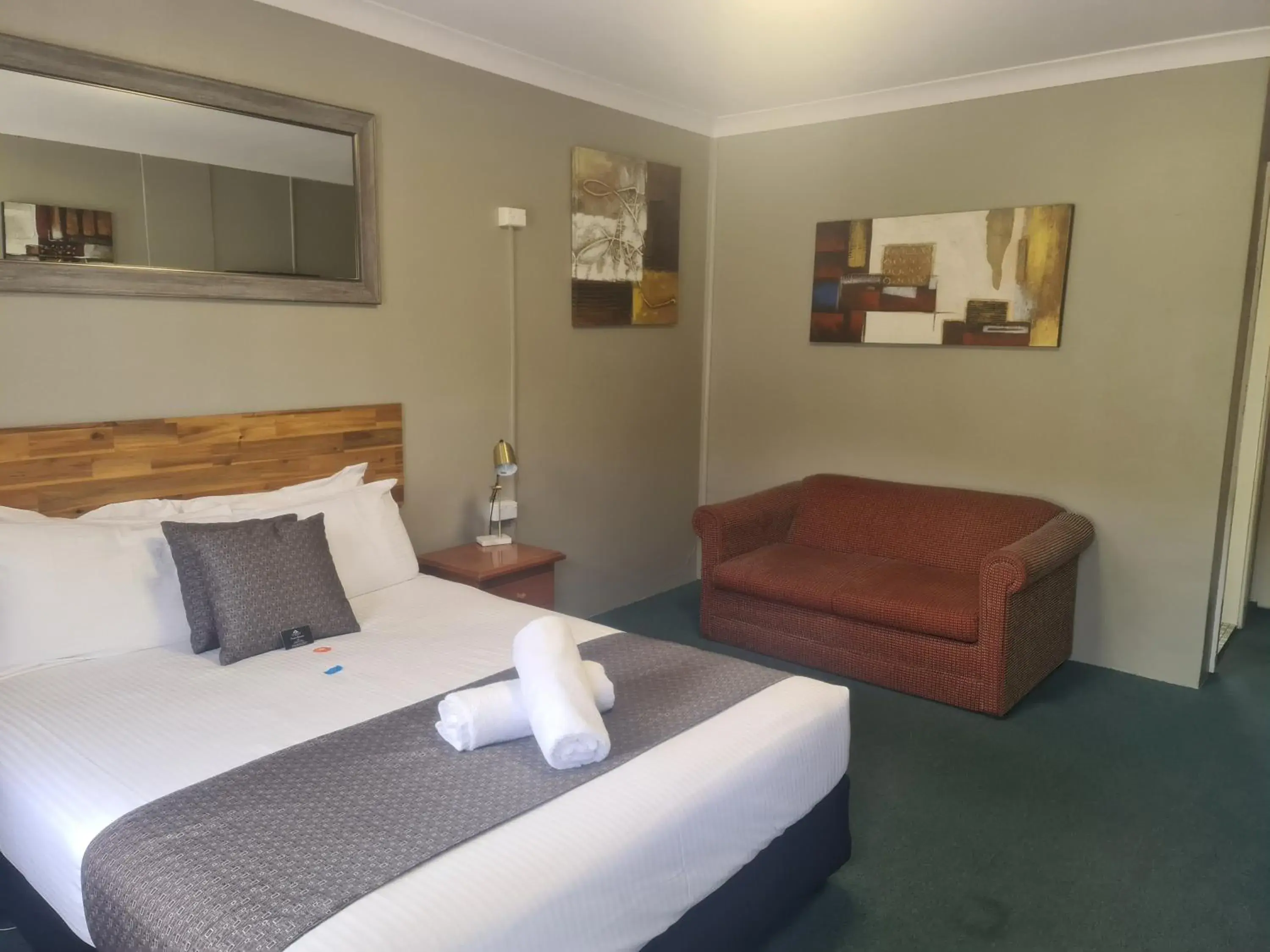 Queen Room - single occupancy in Valley View Motel Queen Room - single occupancy in Valley View Motel