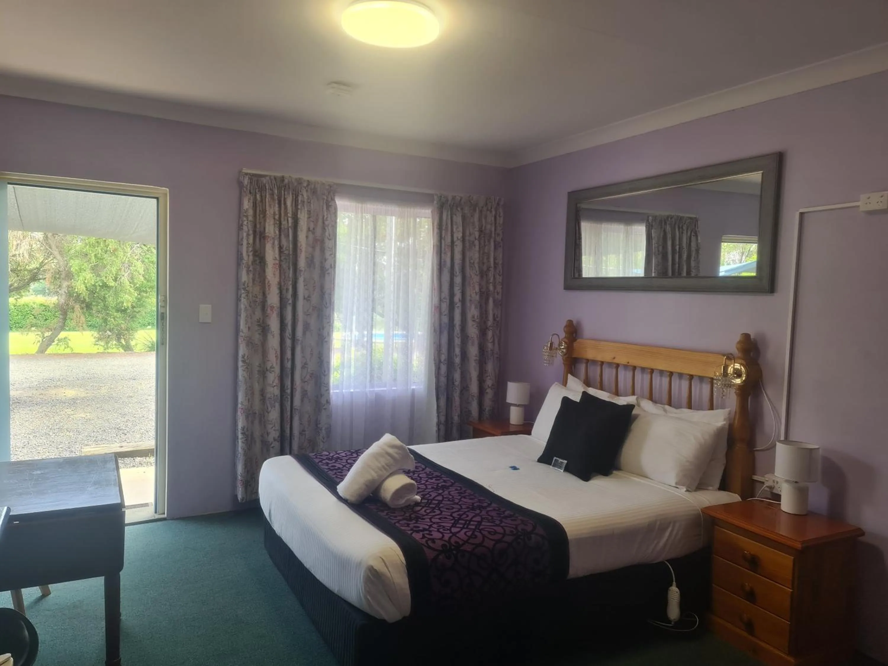 Bed in Valley View Motel