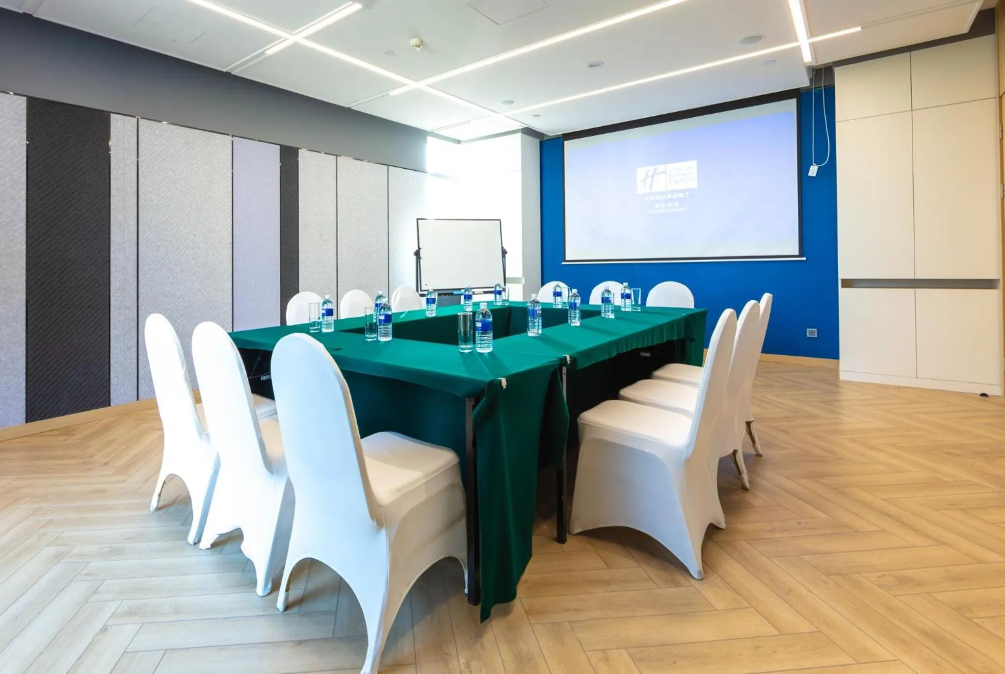 Meeting/conference room in Holiday Inn Express Shanghai Pudong Airport by IHG
