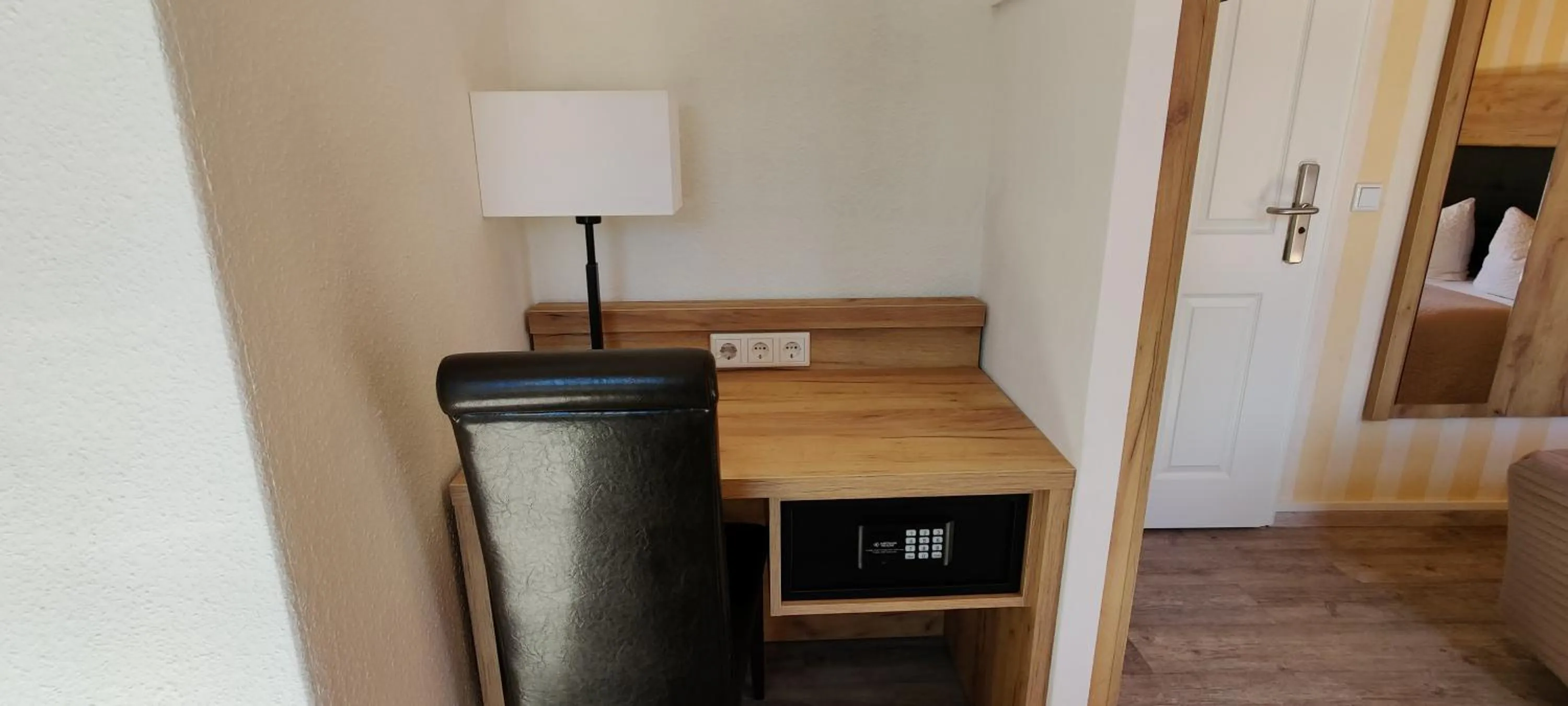 Photo of the whole room in Alte Direktionsvilla Hotel Kupfermühle