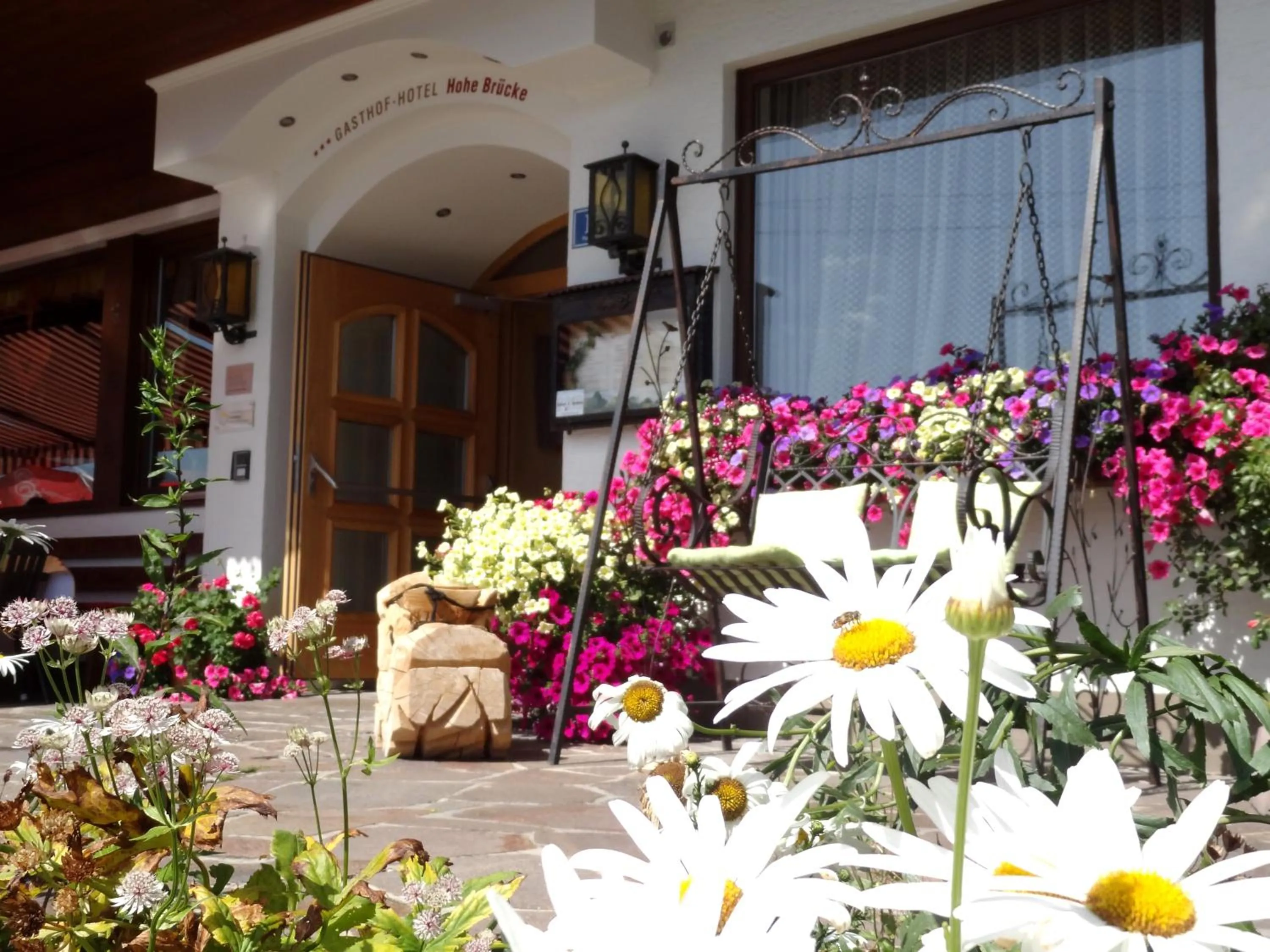 Facade/entrance in Aparthotel Hohe Brücke