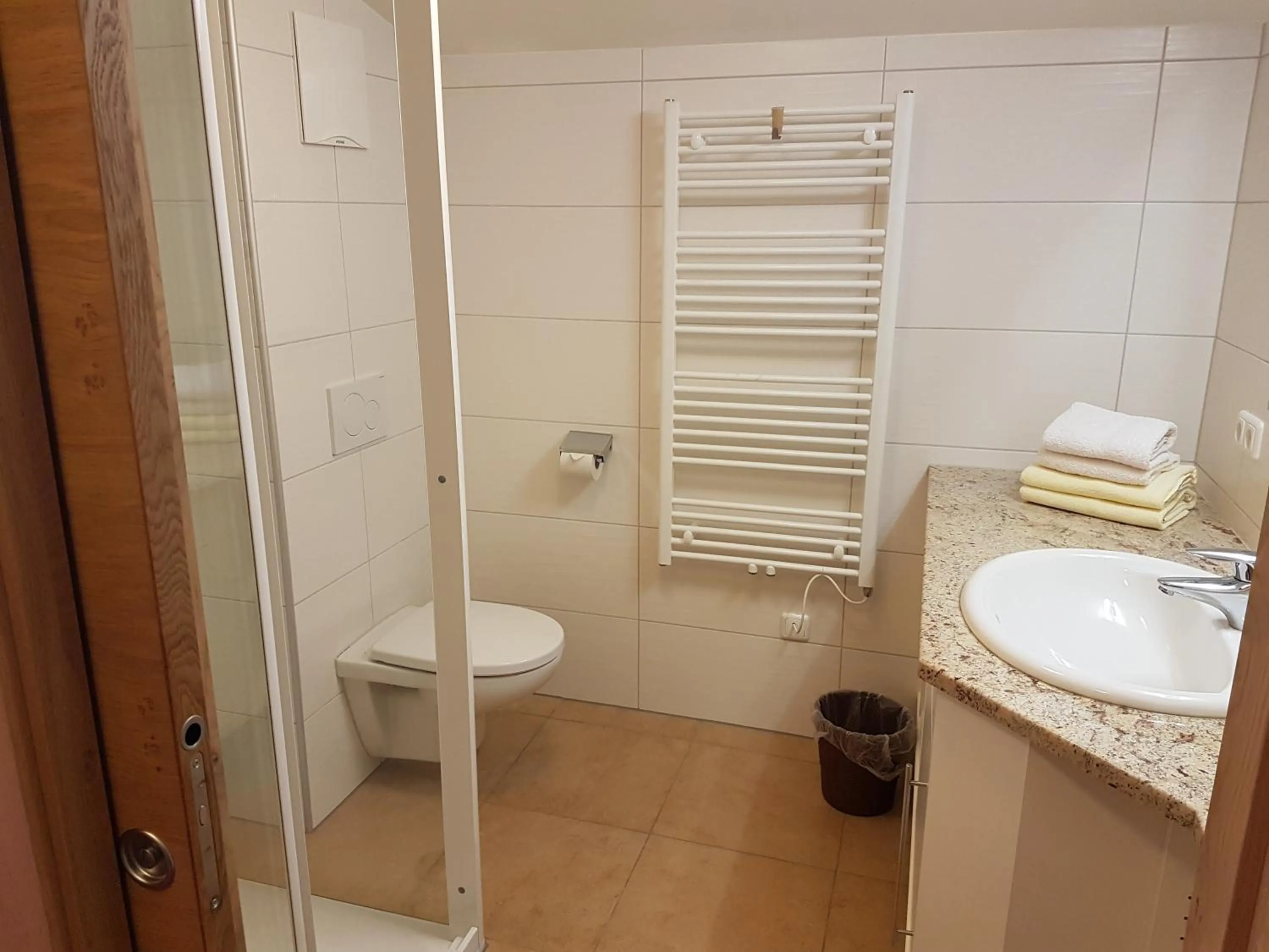 Shower in Aparthotel Hohe Brücke